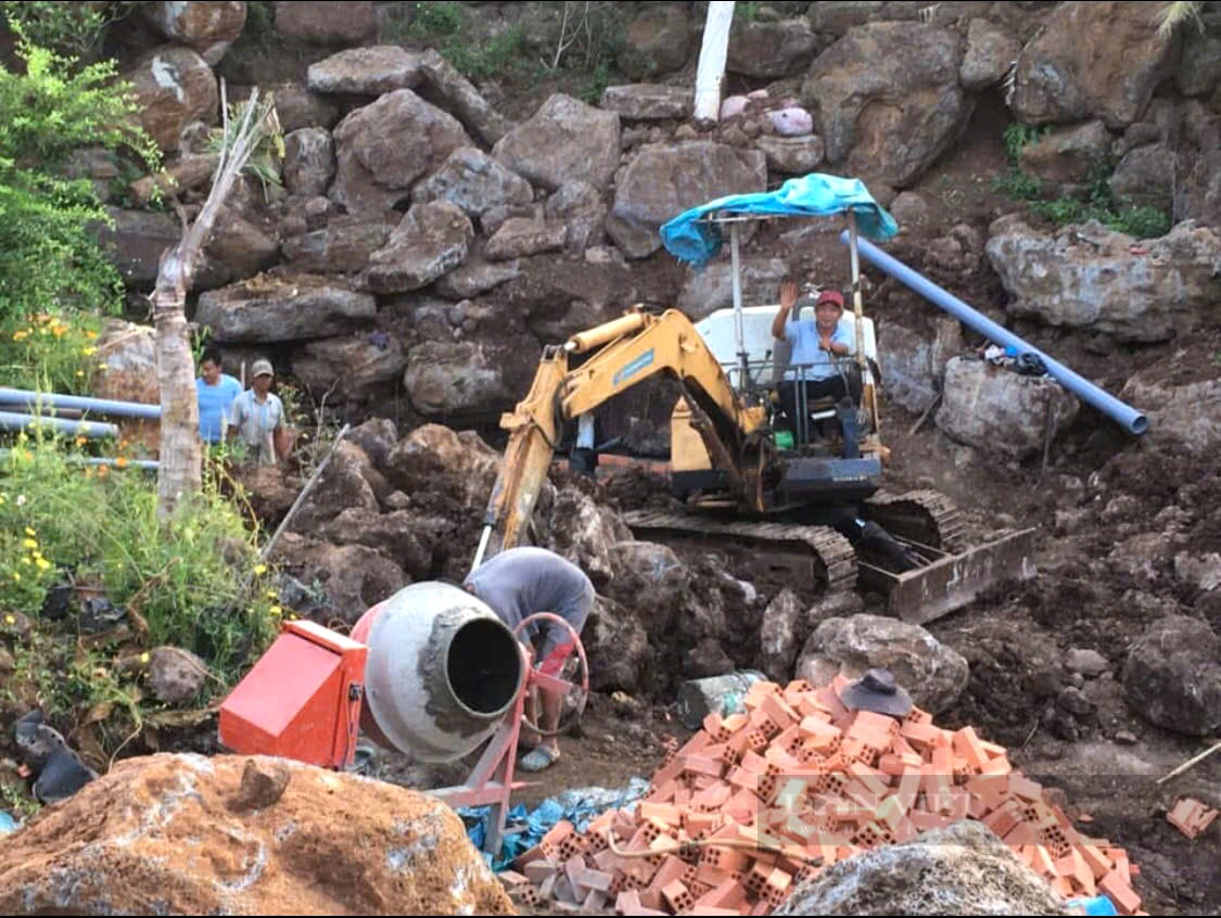 Ông nông dân “đưa” thác Bản Giốc về phố thị chơi khiến dân tình trầm trồ bởi mỹ miều, to lớn ngỡ ngàng - Ảnh 3.