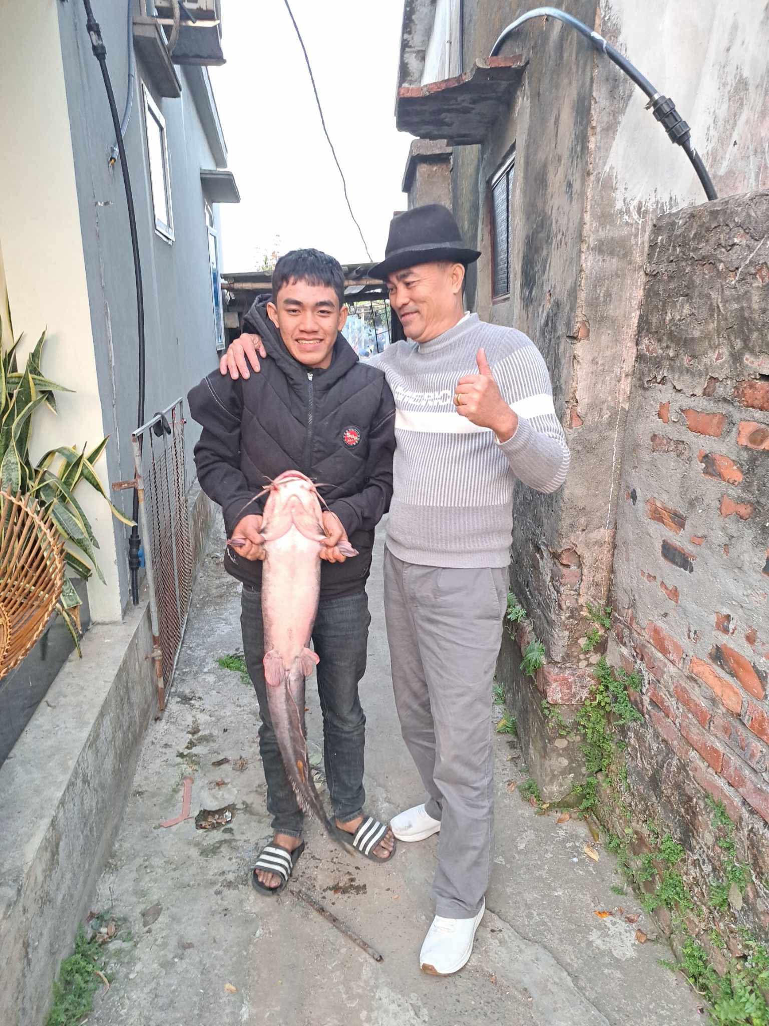 Thú vị 40 giờ phiêu lưu bằng xe máy từ Nam ra Bắc của 2 bố con quê lúa  - Ảnh 5.