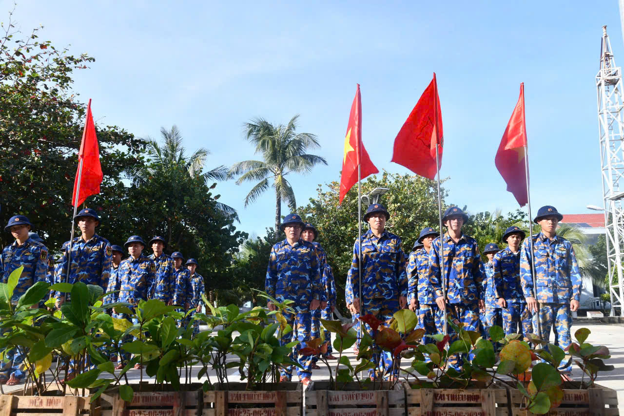 Khánh Hòa: Các đảo trên Trường Sa hưởng ứng Tết trồng cây- Ảnh 3.