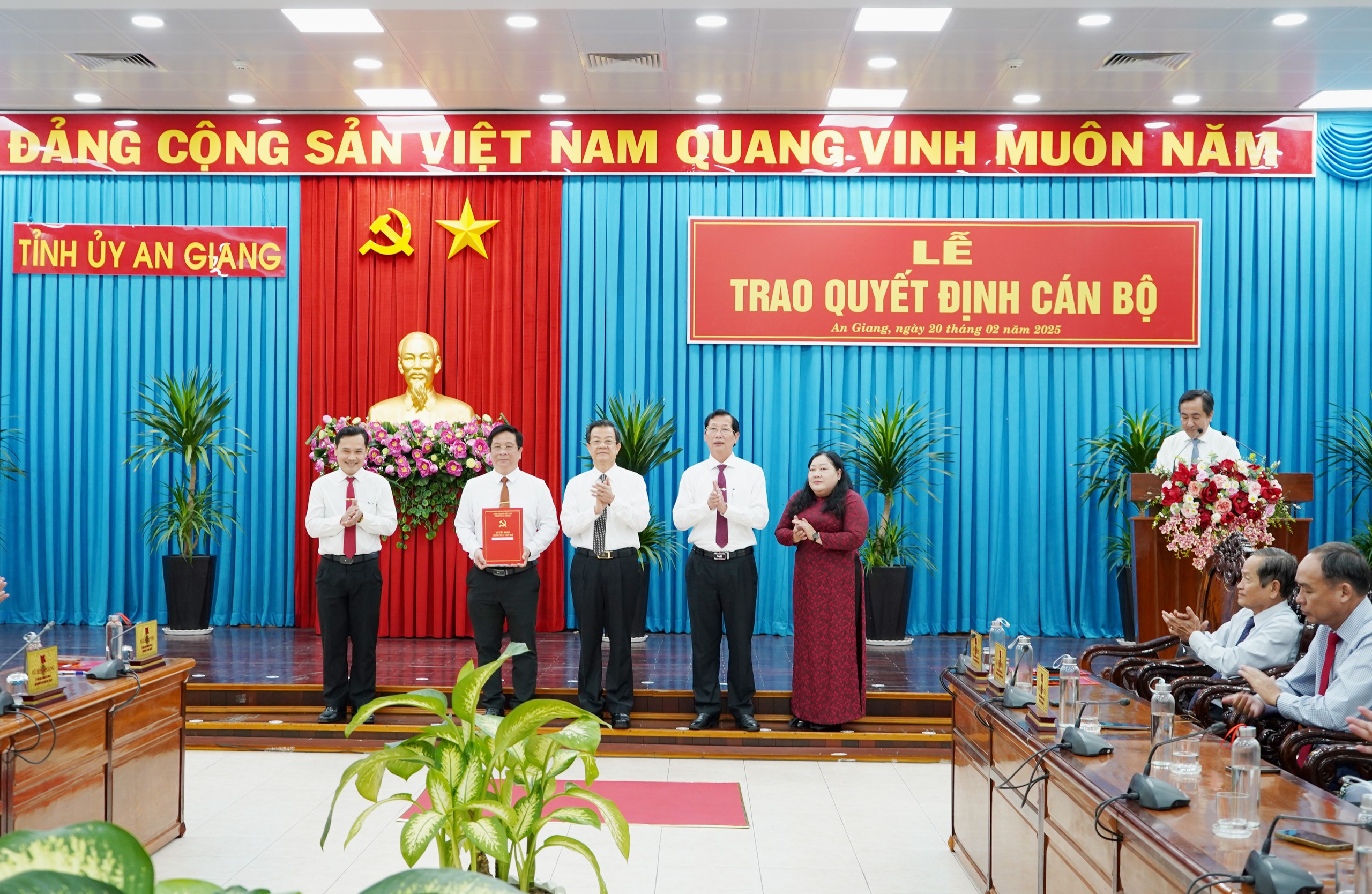 Công bố quyết định sắp xếp bộ máy khối Đảng và khối Nhà nước ở An Giang- Ảnh 3.