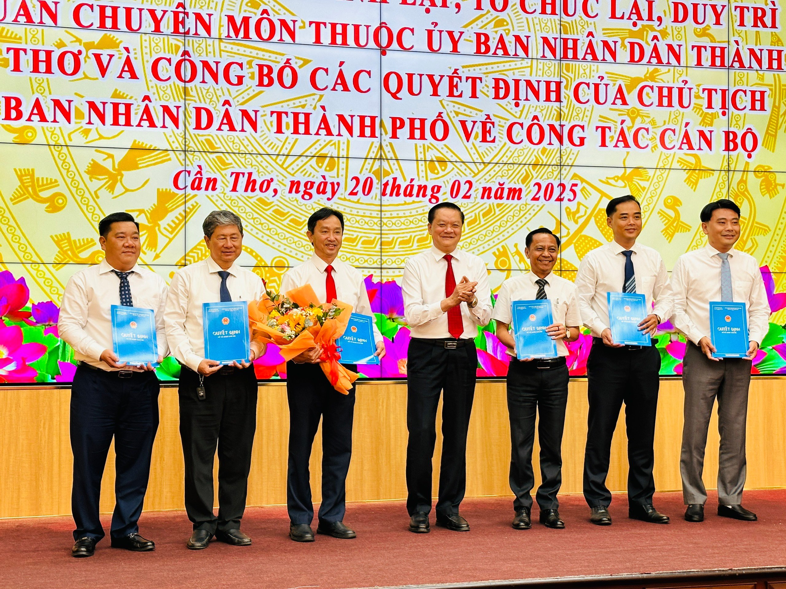 Một sở ở TP.Cần Thơ bổ nhiệm 7 Phó Giám đốc- Ảnh 2.