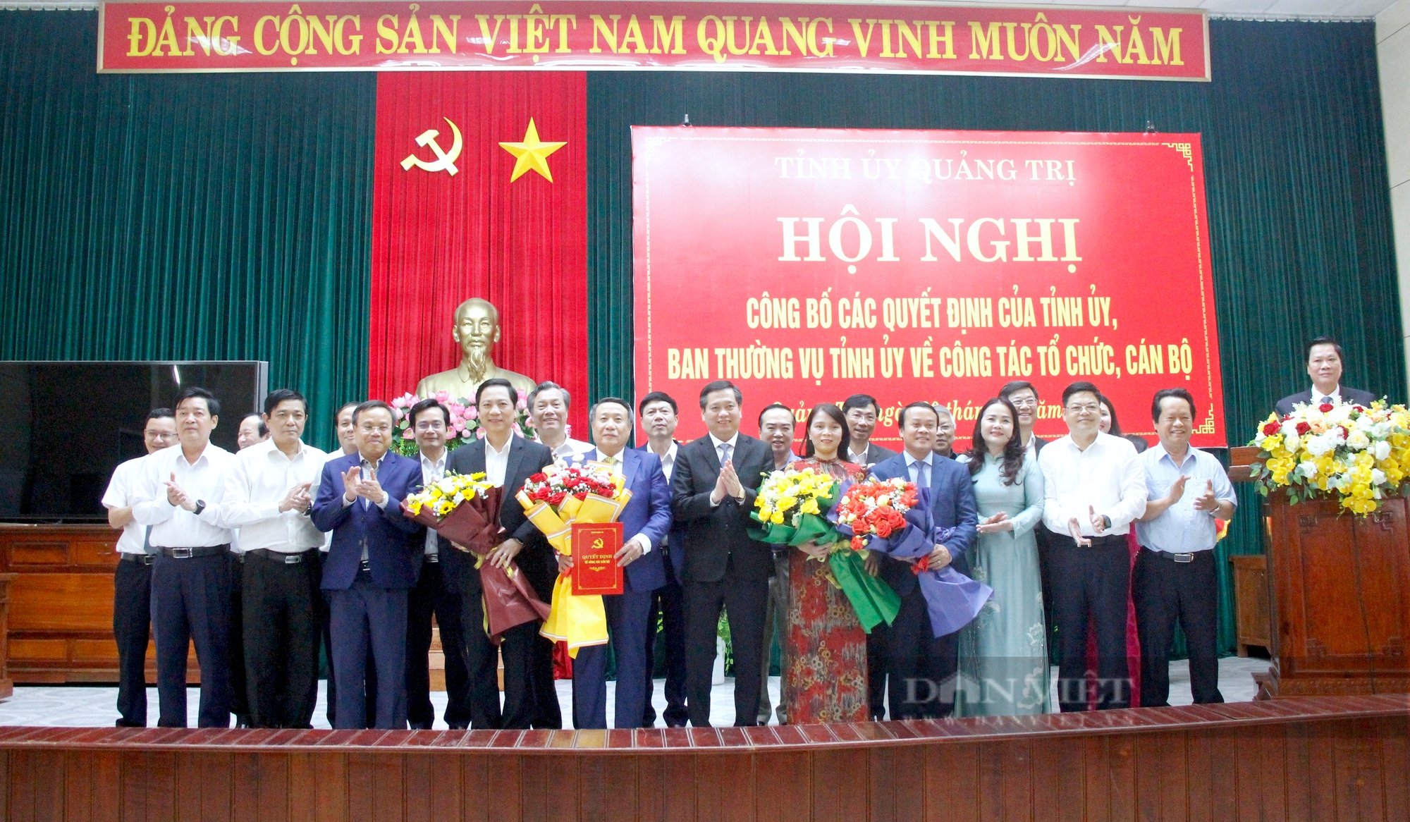Công bố quyết định công tác tổ chức, cán bộ tỉnh Quảng Trị- Ảnh 2.