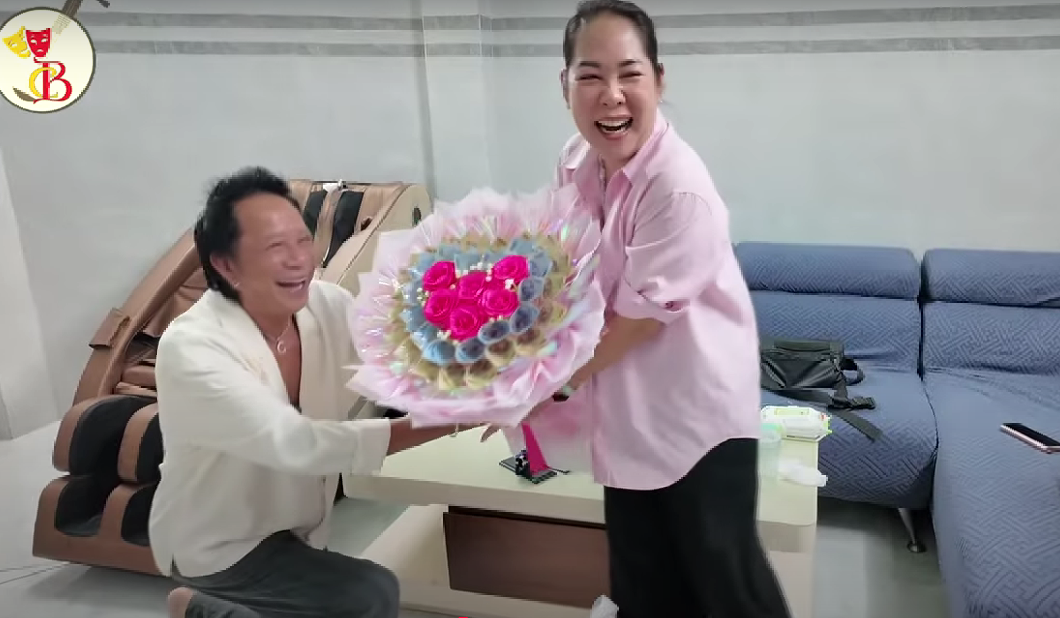 Danh hài Bảo Chung: “Tôi đi diễn biền biệt cả tháng mới về, vợ không một lời phàn nàn”- Ảnh 1.