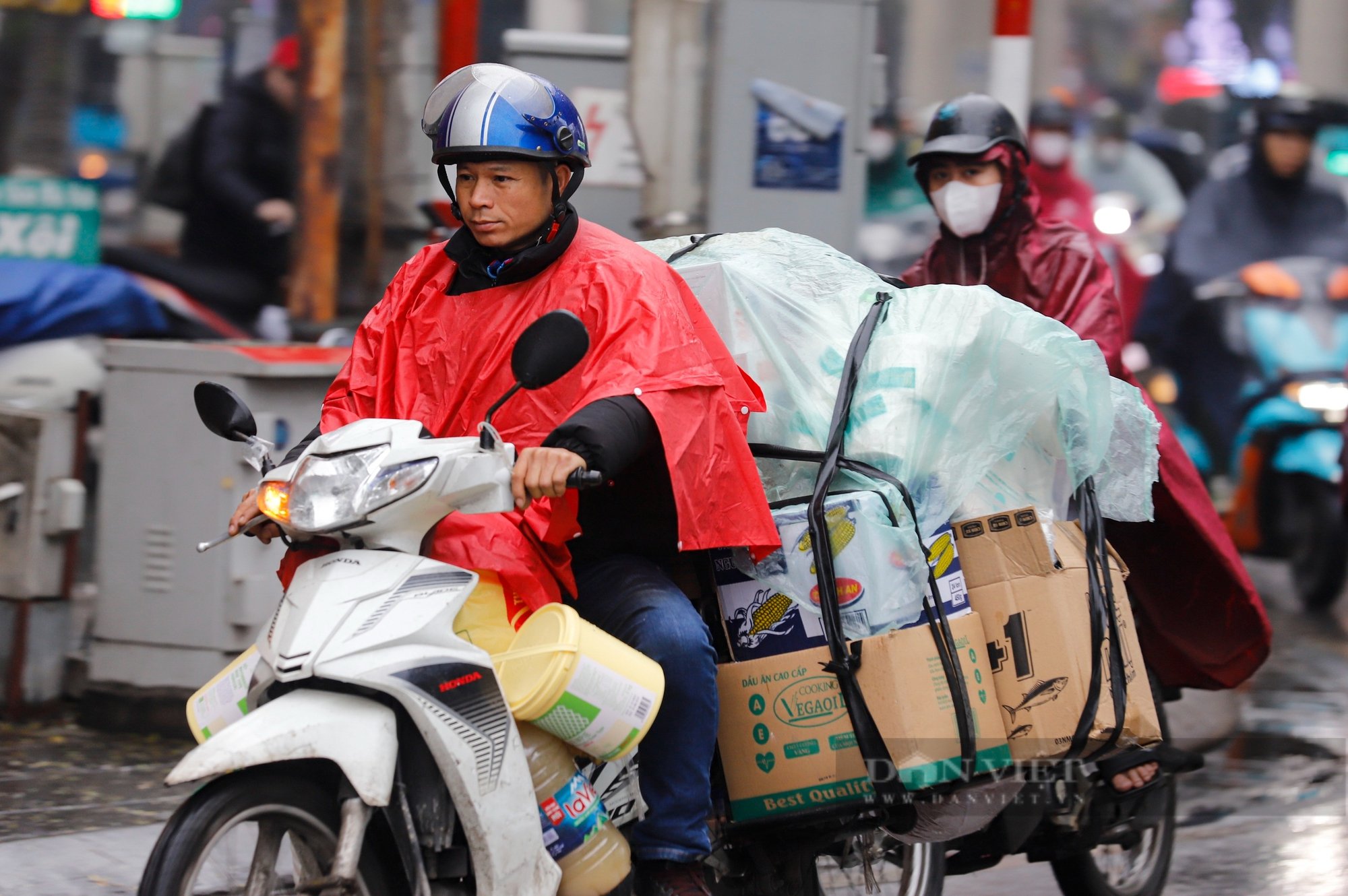 Người Hà Nội vật lộn với nồm ẩm, nhiều hộ gia đình chi tới 5 triệu đồng mua "vũ khí" đối phó- Ảnh 5.