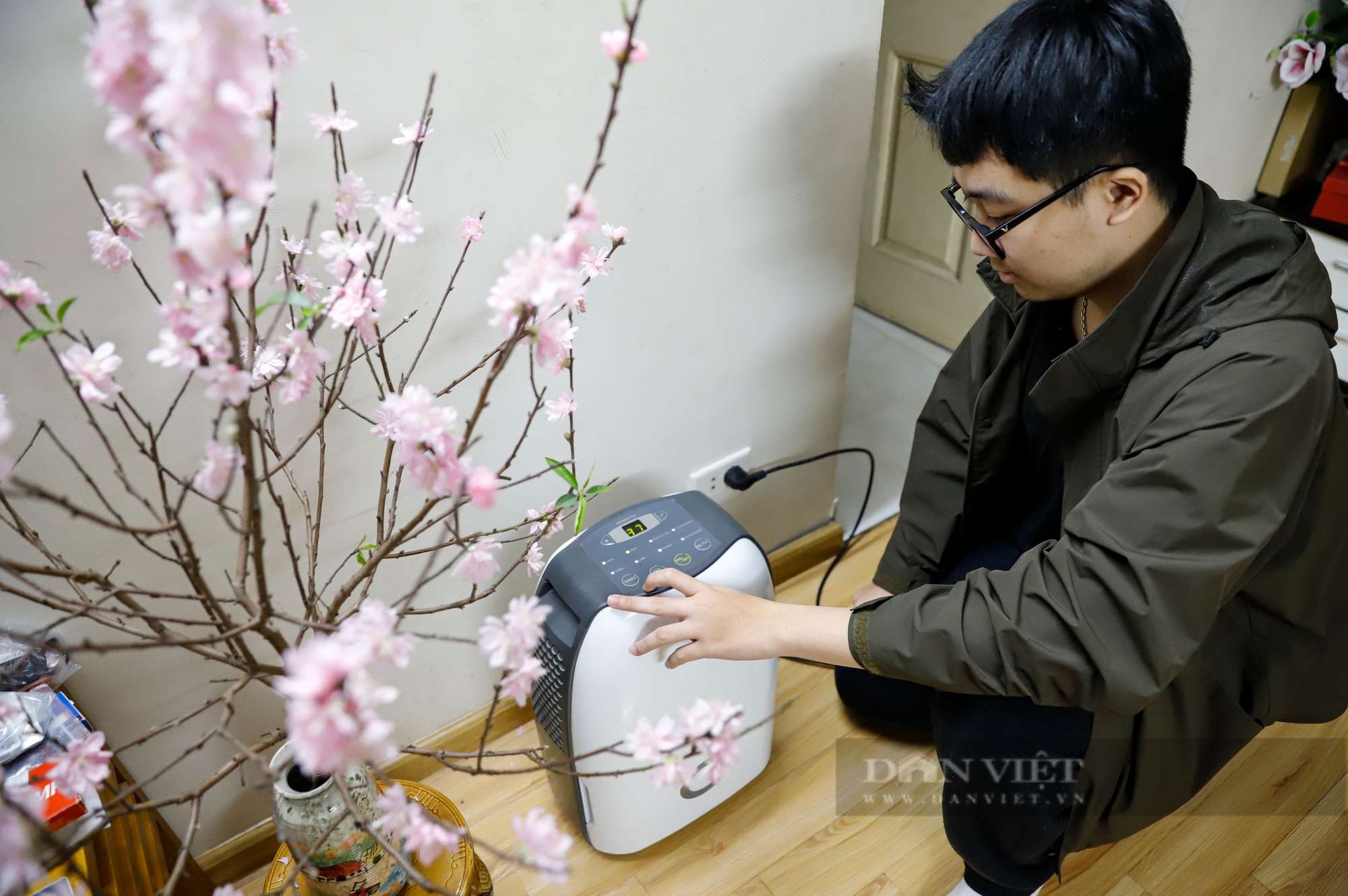Người Hà Nội vật lộn với nồm ẩm, nhiều hộ gia đình chi tới 5 triệu đồng mua "vũ khí" đối phó- Ảnh 9.