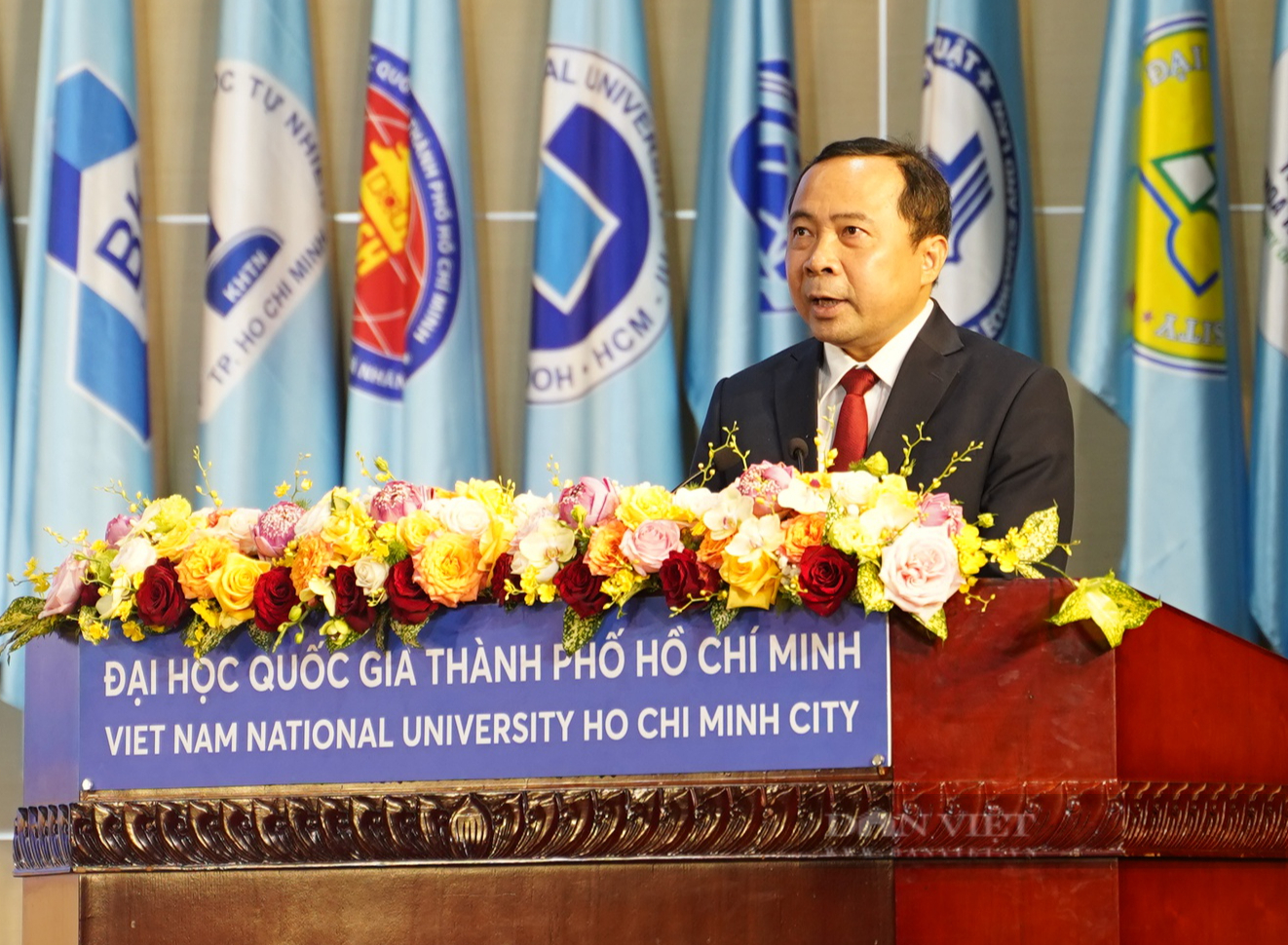 Đại học Quốc Gia TP.HCM vinh dự đón nhận Huân chương Lao động hạng Nhất  - Ảnh 3.