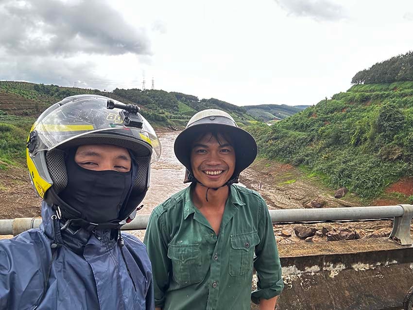 Độc hành trên con đường Trường Sơn, chàng trai vượt đèo trong cái lạnh “tê tái” cùng tiếng gió rít qua rừng già - Ảnh 3.