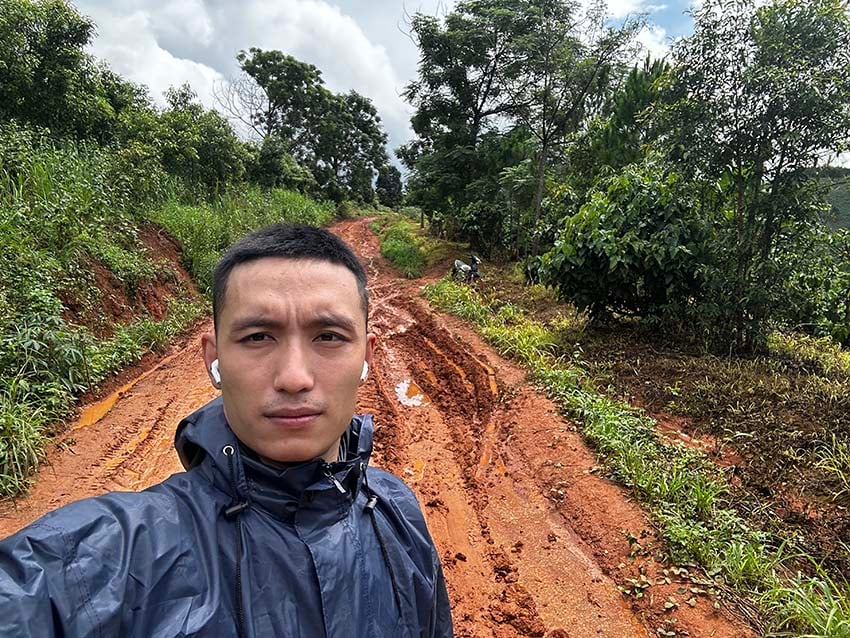 Độc hành trên con đường Trường Sơn, chàng trai vượt đèo trong cái lạnh “tê tái” cùng tiếng gió rít qua rừng già - Ảnh 4.