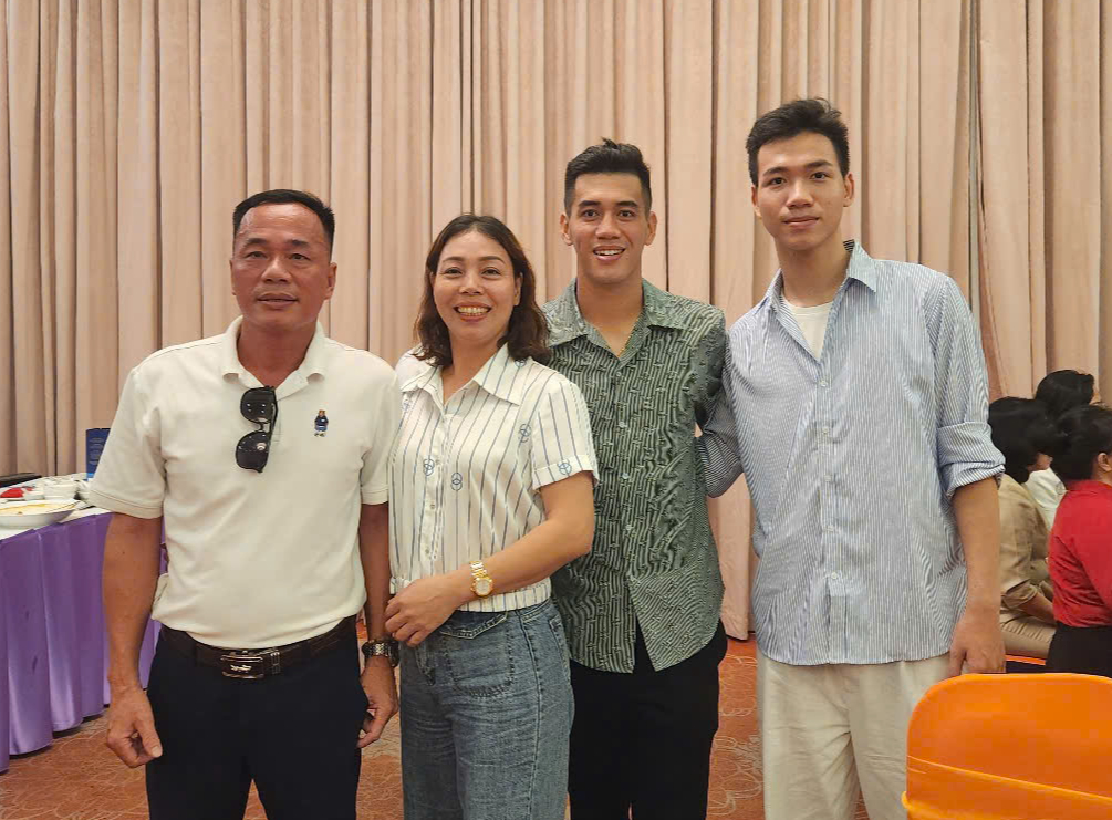 Cả nhà Tiến Linh sẽ dự Gala Quả bóng vàng  - Ảnh 2.