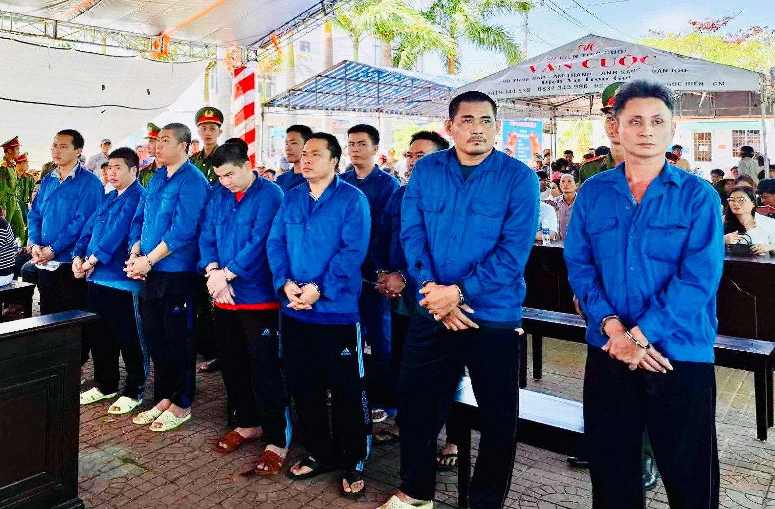 Một tàu cá ở Cà Mau cất giấu 9 thiết bị giám sát hành trình, 12 người bị xử phạt từ 3-10 năm tù- Ảnh 2.