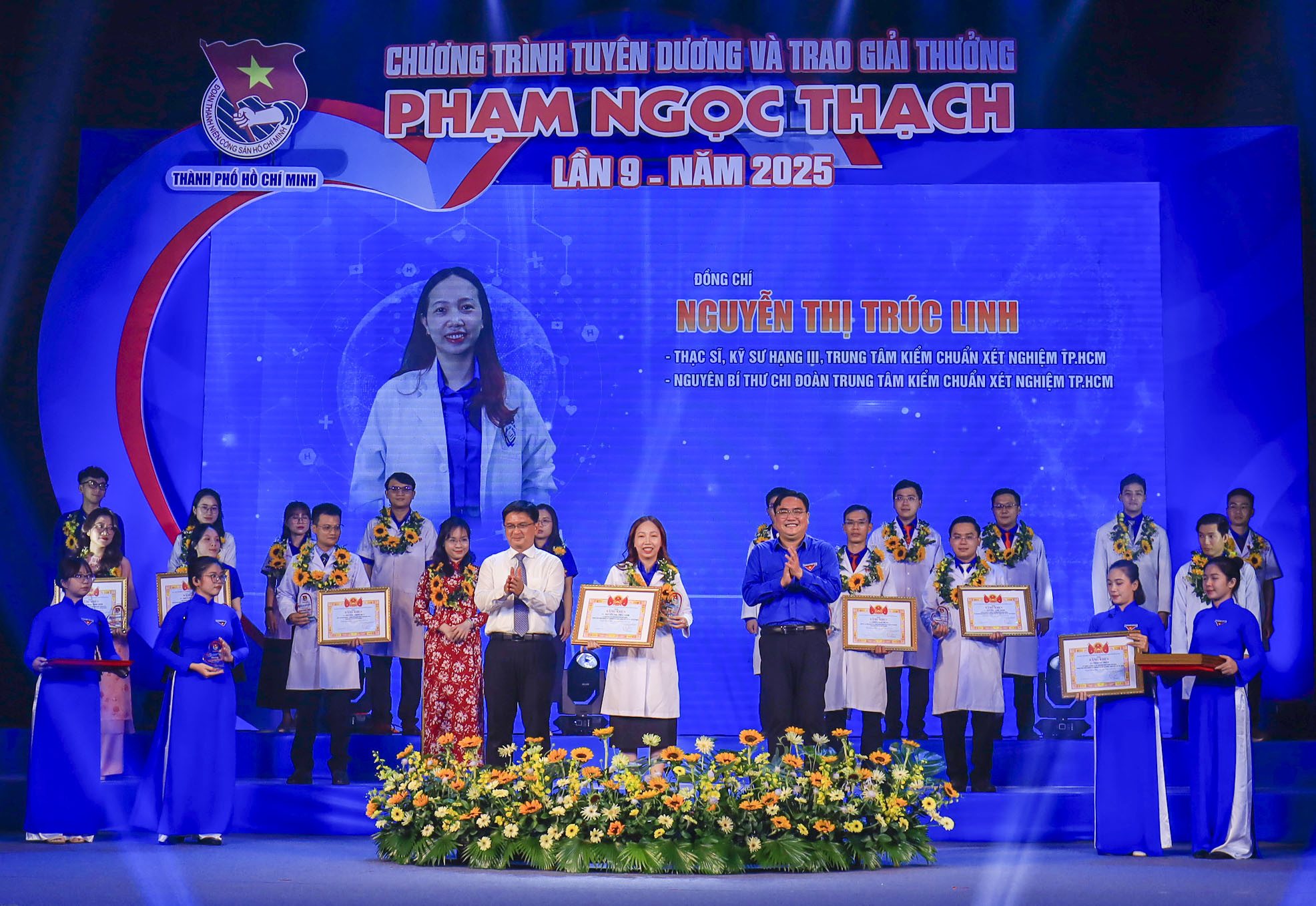 Tâm sự của những thầy thuốc trẻ không ngại dấn thân để cống hiến cho nghề - Ảnh 3.
