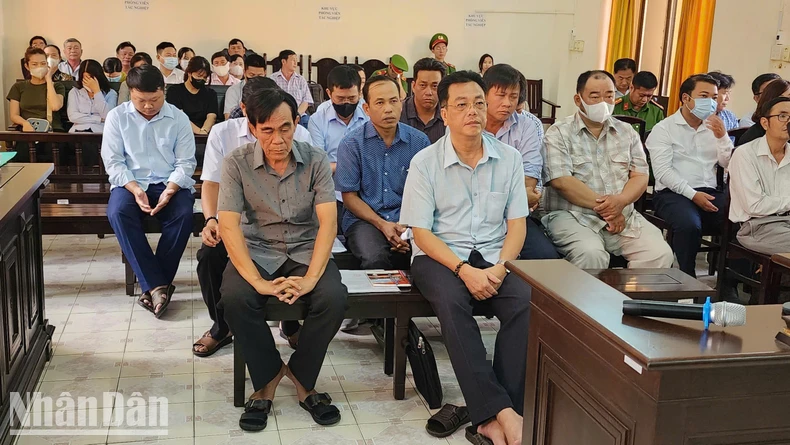 TIN NÓNG 24H QUA: 2 thanh niên bị chém thương vong trong đêm; tin mới vụ lừa đảo “tịnh thất tu tiên” - Ảnh 11.