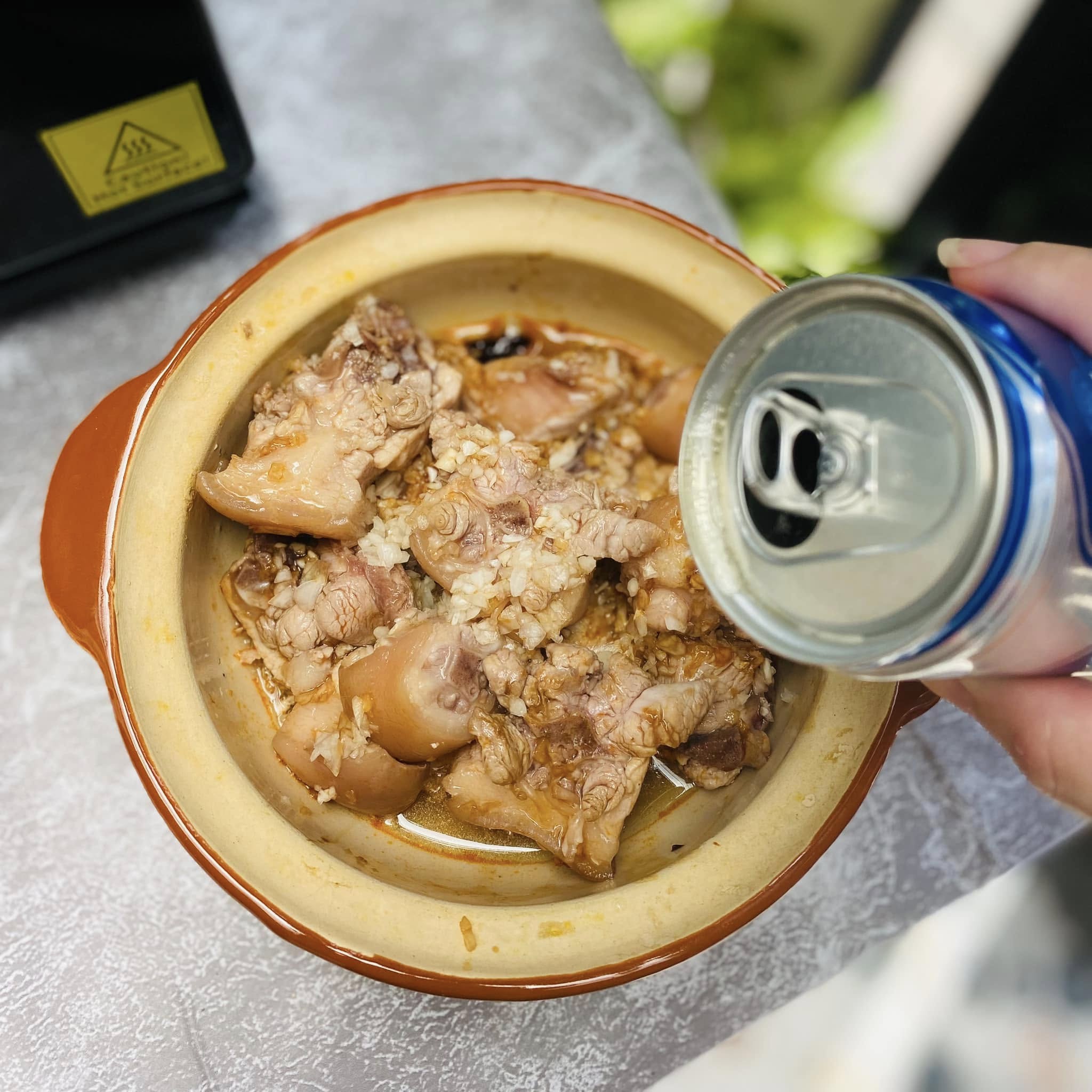Bộ phận siêu bổ "độc nhất vô nhị" của con heo, giàu collagen bậc nhất, kết hợp với bia thành món ngon xuất sắc - Ảnh 5.