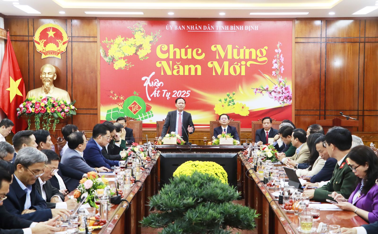 Chủ tịch Bình Định:'Trung ương kim giờ, tỉnh kim giây, kim giờ chạy nhanh, kim giây phải thần tốc'- Ảnh 4.