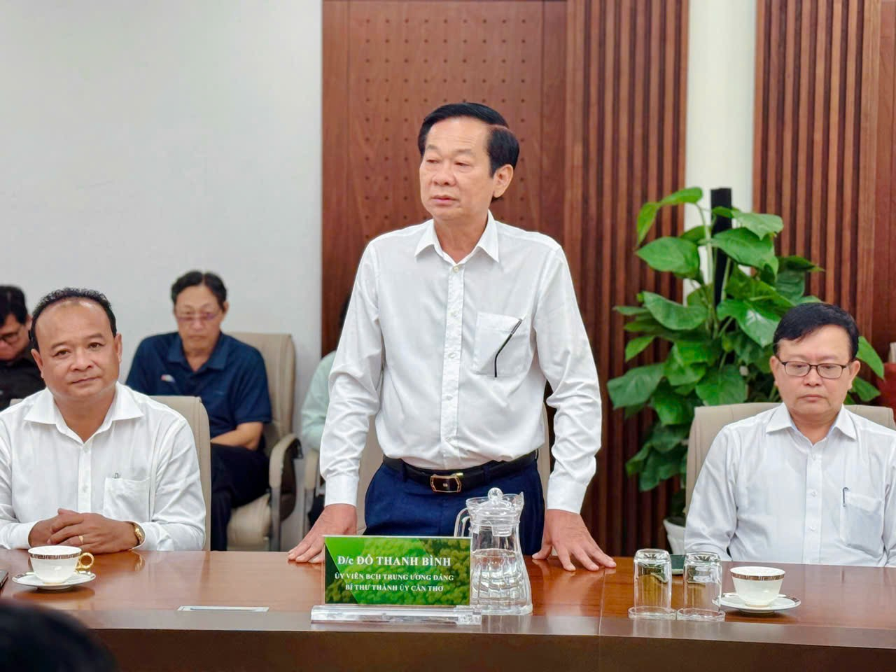 Bí thư Thành ủy Cần Thơ Đỗ Thanh Bình xông đất doanh nghiệp đầu năm mới- Ảnh 1.
