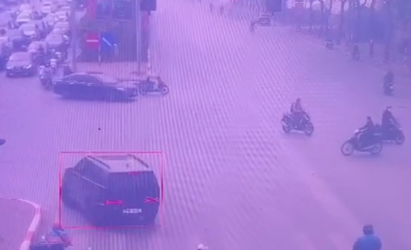 Xóa phạt nguội một trường hợp lái xe vượt đèn đỏ đưa người gặp nạn đi cấp cứu ở Hà Nội- Ảnh 1.