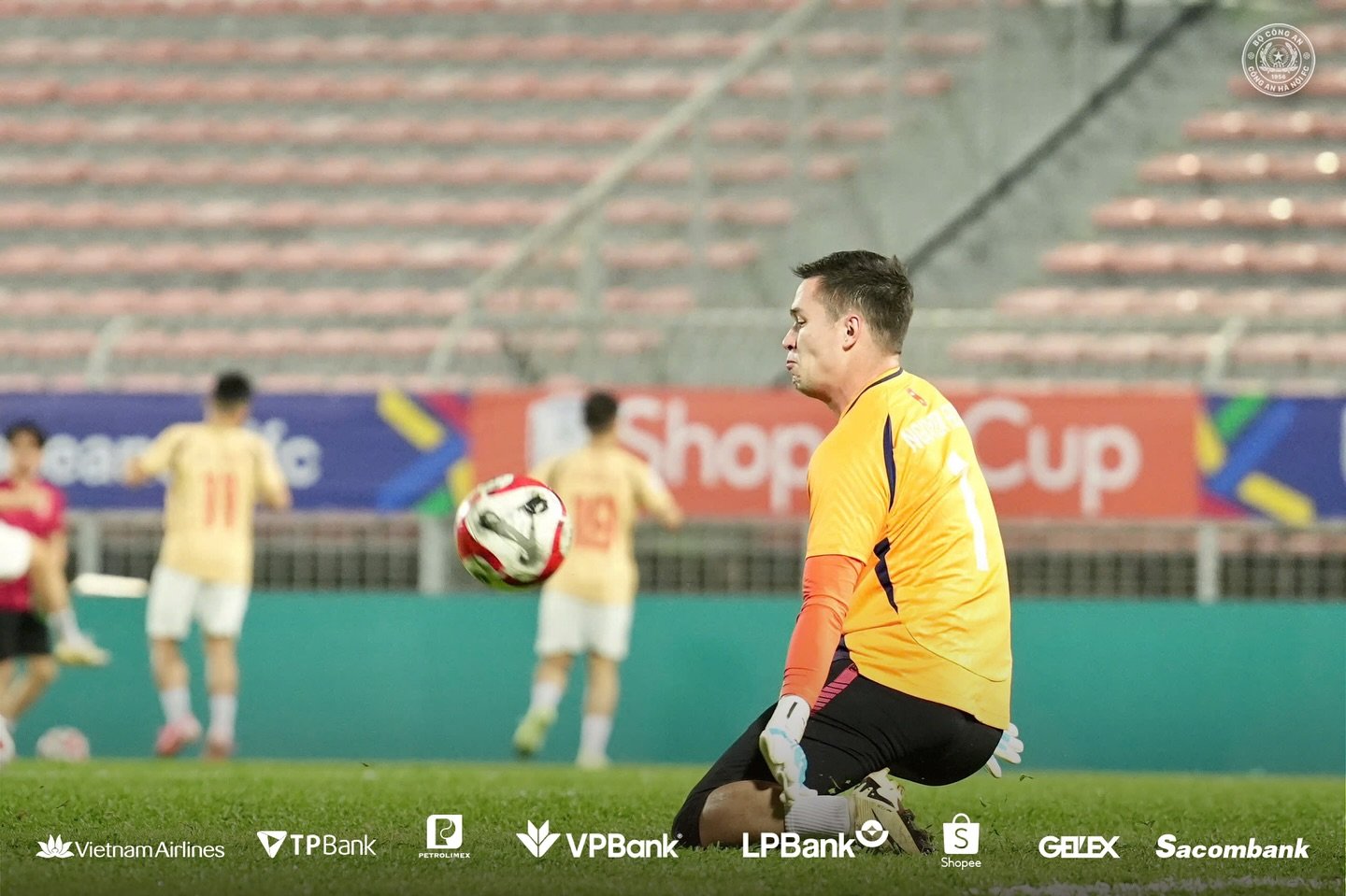 Top 6 thủ môn hay nhất V.League 2024/2025: Nguyễn Filip số 1, Đình Triệu số mấy? - Ảnh 1.