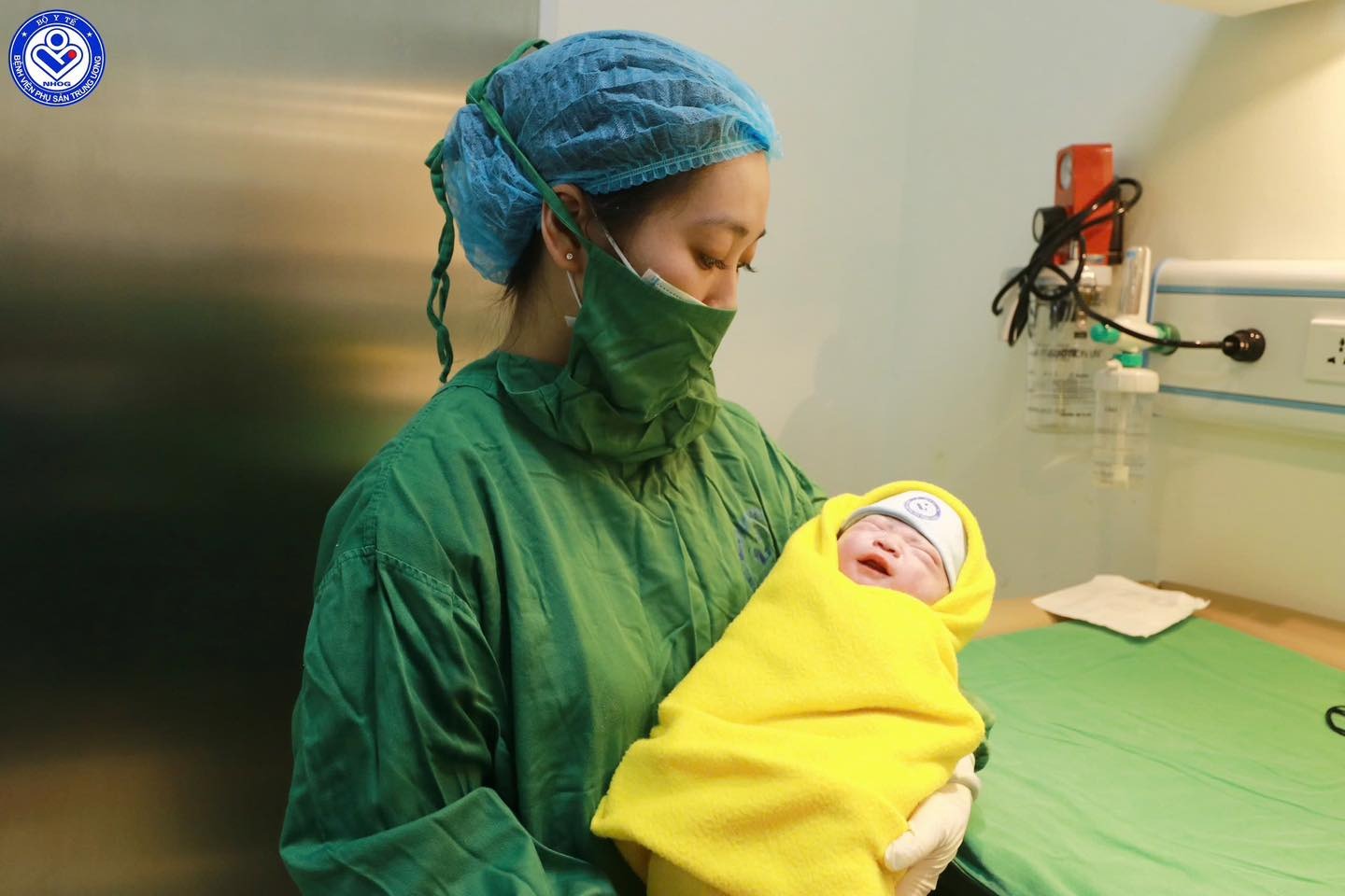 Mùa xuân của sản phụ bị ung thư cổ tử cung vẫn "mẹ tròn con vuông" - Ảnh 3.