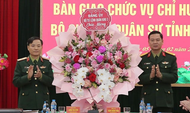 Bộ Quốc phòng bổ nhiệm 3 sĩ quan cấp tá - Ảnh 1.