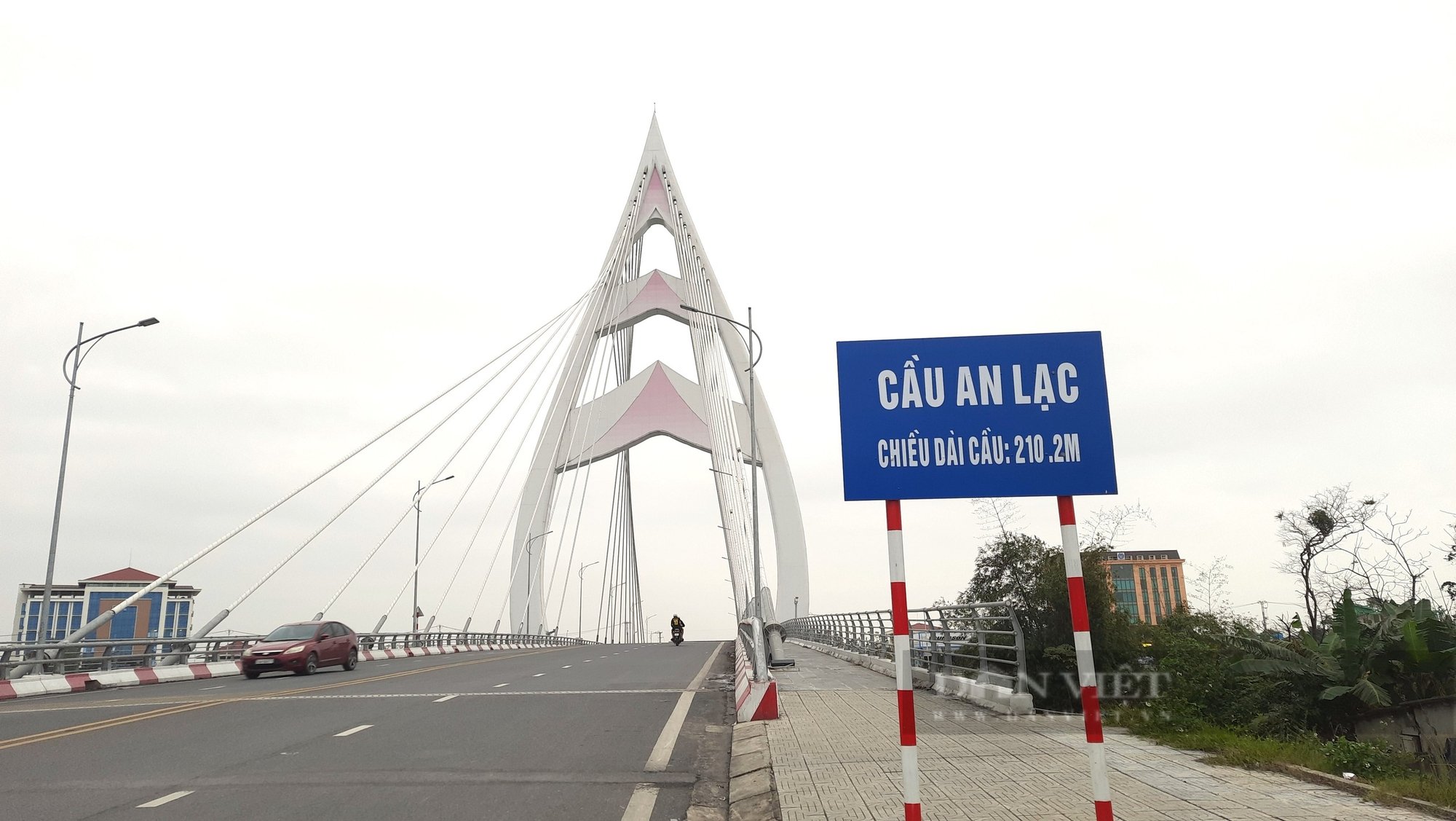 Cầu An Lạc ở thành phố Đông Hà, tỉnh Quảng Trị còn nhiều việc phải làm- Ảnh 2.