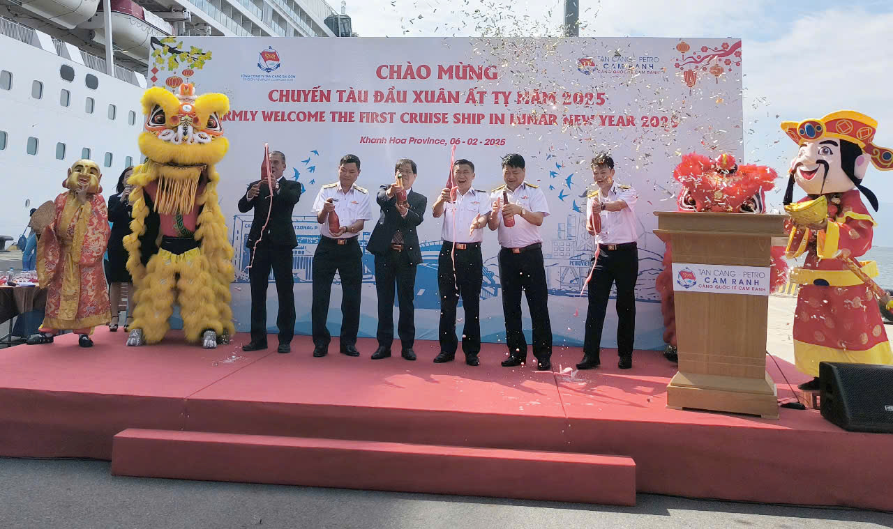 Tàu biển quốc tế Norwegian Spirit đưa 1.900 khách đến cảng quốc tế Cam Ranh- Ảnh 2.