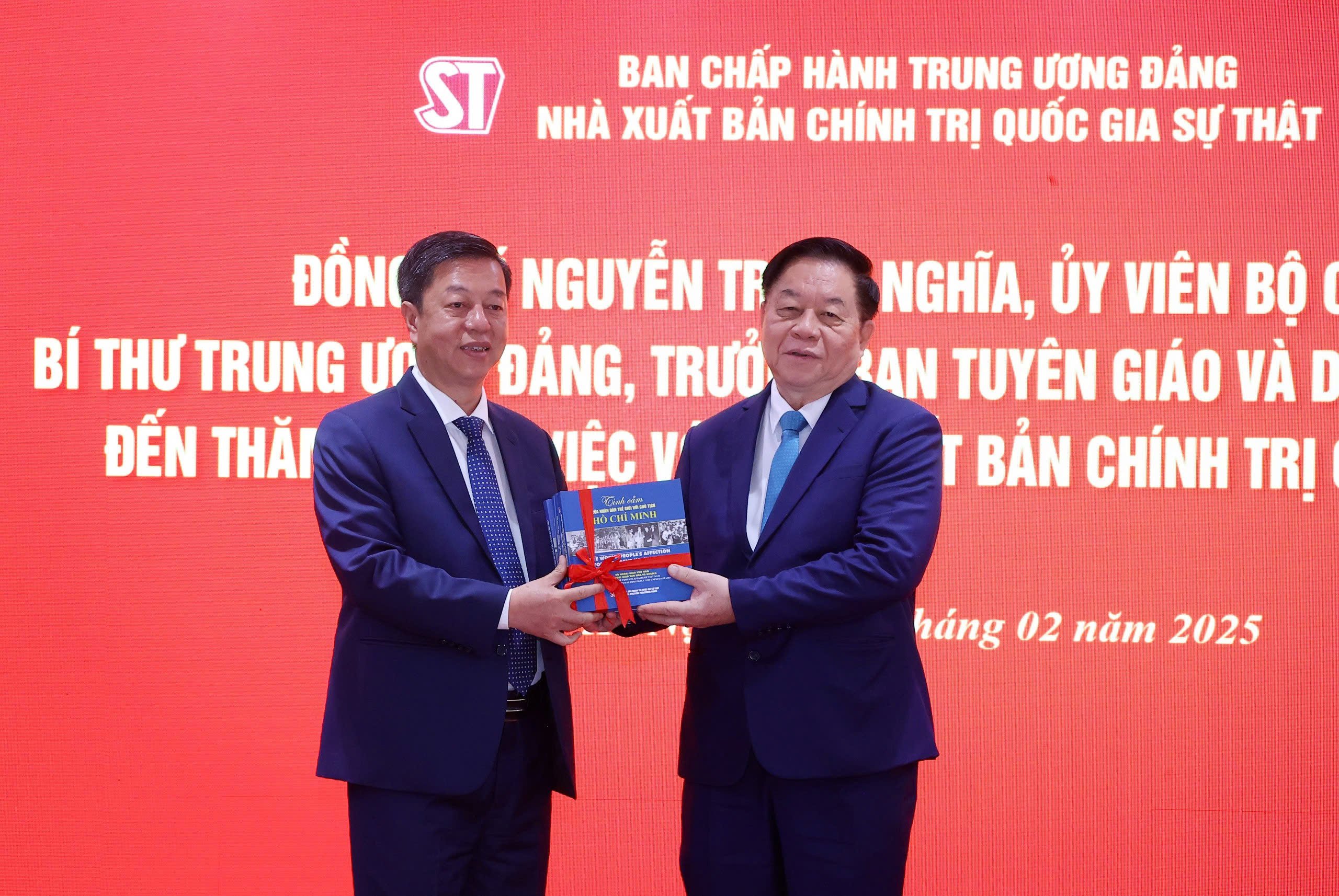 Trưởng Ban Tuyên giáo và Dân vận T.Ư Nguyễn Trọng Nghĩa thăm và làm việc với Nhà xuất bản Chính trị quốc gia Sự thật- Ảnh 1.