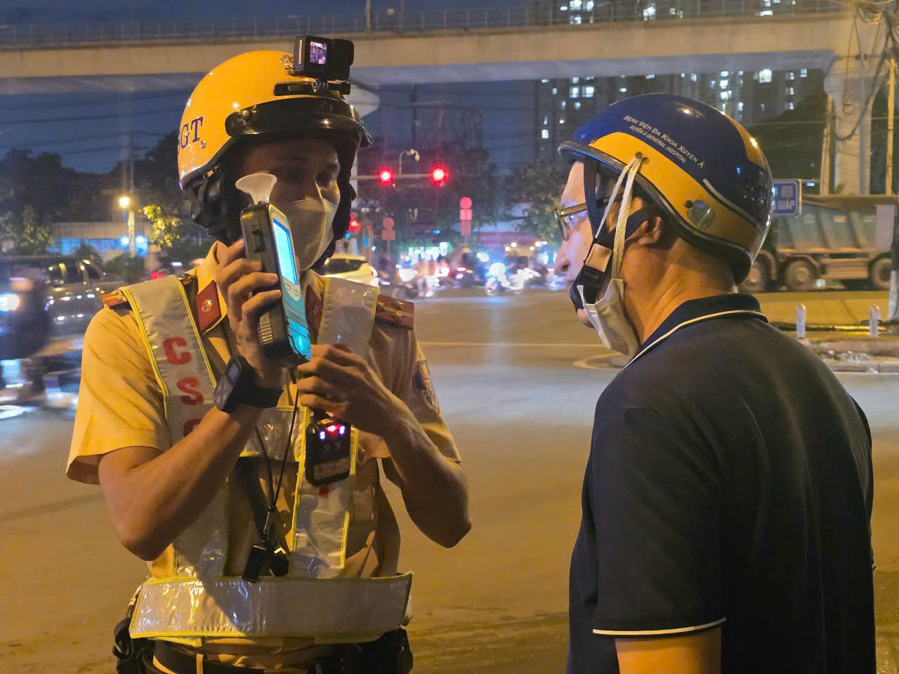 Công an TP.HCM: Nghị định 168 kéo giảm sâu cả 3 tiêu chí, giảm thiểu tai nạn giao thông rõ rệt - Ảnh 1.