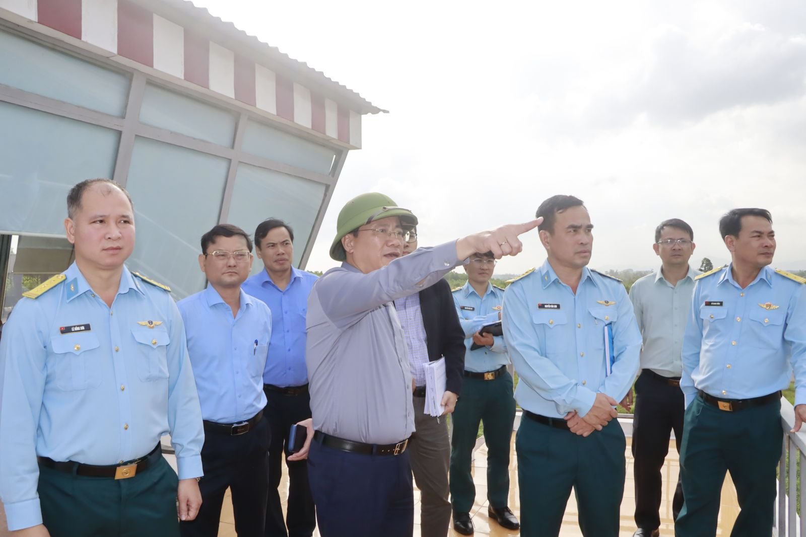 Chủ tịch Bình Định đi "thị sát", ấn định khởi công dự án mở rộng sân bay hơn 3.200 tỷ đồng- Ảnh 1.
