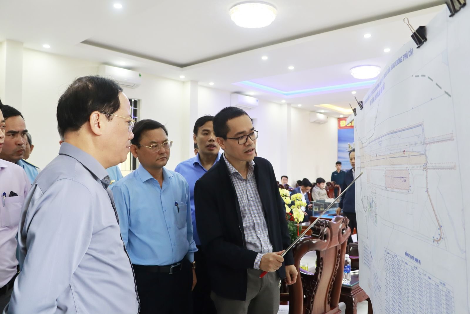 Chủ tịch Bình Định đi "thị sát", ấn định khởi công dự án mở rộng sân bay hơn 3.200 tỷ đồng- Ảnh 4.
