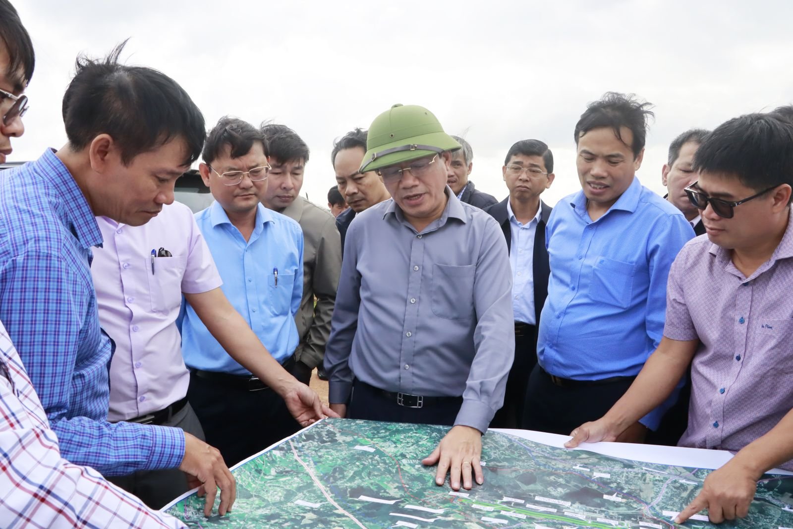 Chủ tịch Bình Định đi "thị sát", ấn định khởi công dự án mở rộng sân bay hơn 3.200 tỷ đồng- Ảnh 5.