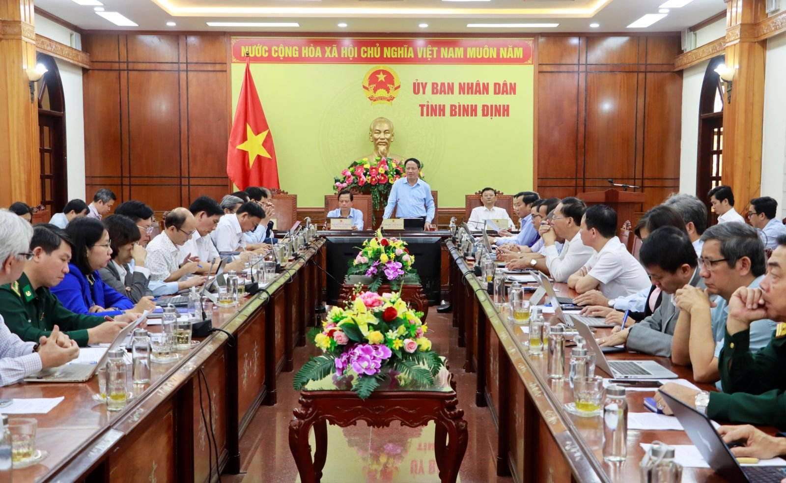 Chủ tịch Bình Định: "Sau sáp nhập, sẽ đánh giá năng lực cán bộ để điều động, luân chuyển"- Ảnh 2.