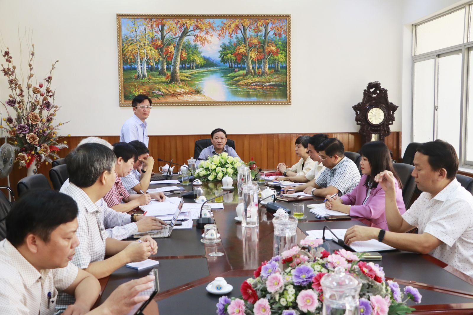 Chủ tịch Bình Định: 'Lãnh đạo phải dám chịu trách nhiệm, làm chỗ dựa vững chắc cho cấp dưới'- Ảnh 2.