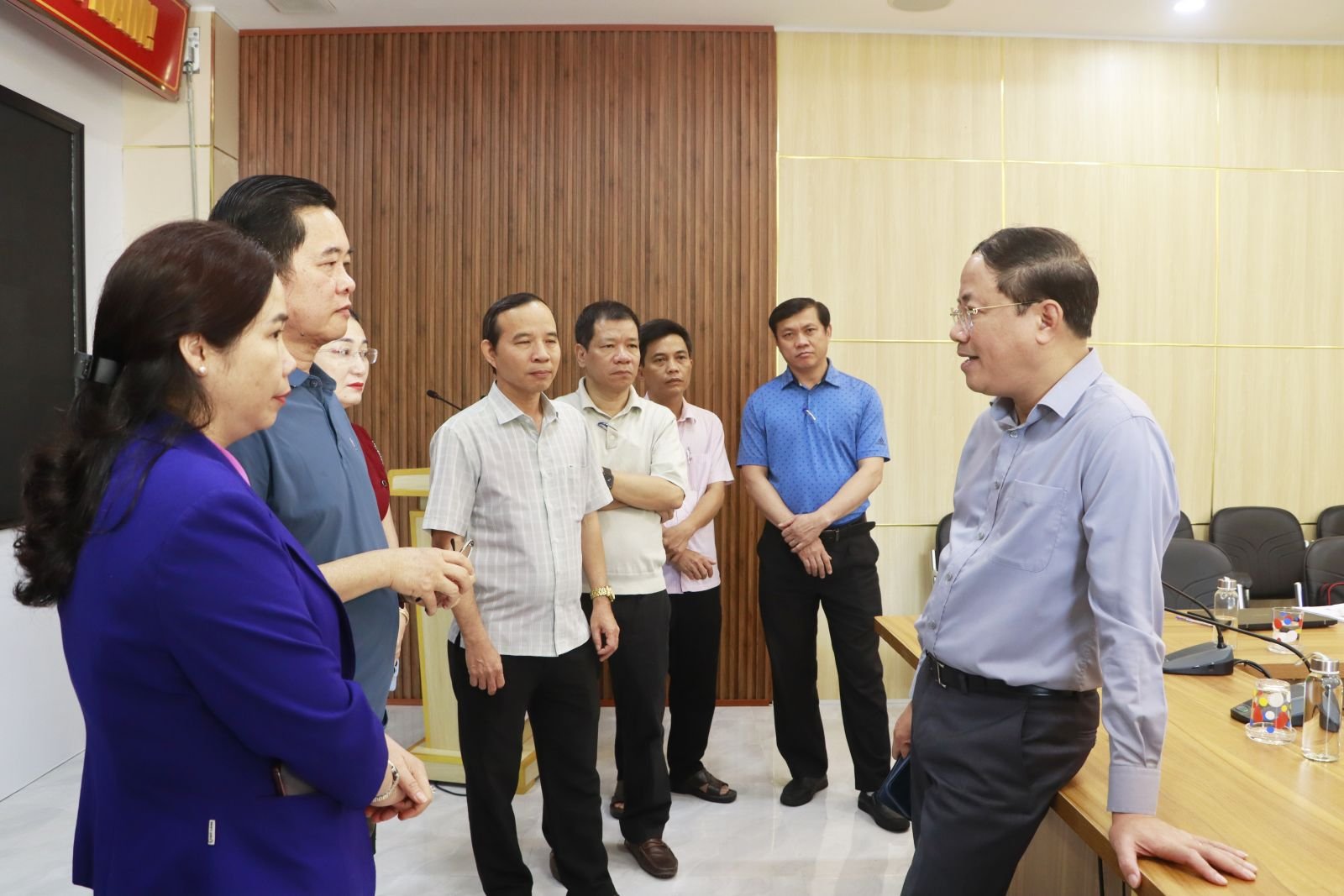 Chủ tịch Bình Định: 'Lãnh đạo phải dám chịu trách nhiệm, làm chỗ dựa vững chắc cho cấp dưới'- Ảnh 1.
