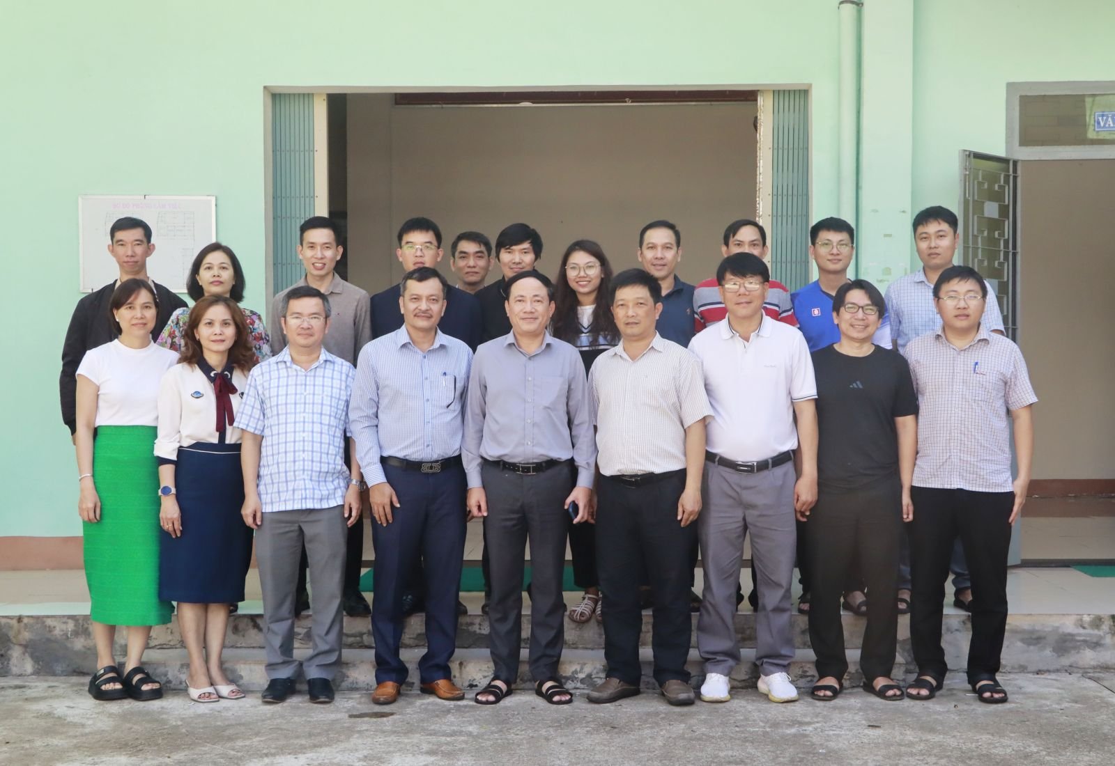 Chủ tịch Bình Định: 'Lãnh đạo phải dám chịu trách nhiệm, làm chỗ dựa vững chắc cho cấp dưới'- Ảnh 4.