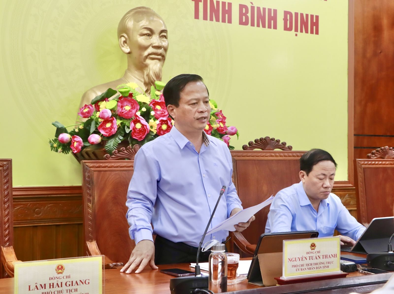 Chủ tịch Bình Định: "Sau sáp nhập, sẽ đánh giá năng lực cán bộ để điều động, luân chuyển"- Ảnh 1.