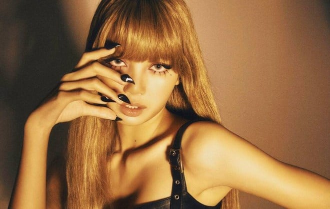 Album Lisa bị chê hào nhoáng nhưng rời rạc, thiếu bản sắc - Ảnh 1.