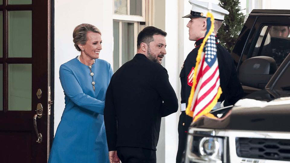 Ông trùm ngân hàng Ukraine có bước đi tuyệt vọng sau khi ông Zelensky và ông Trump khẩu chiến - Ảnh 1.