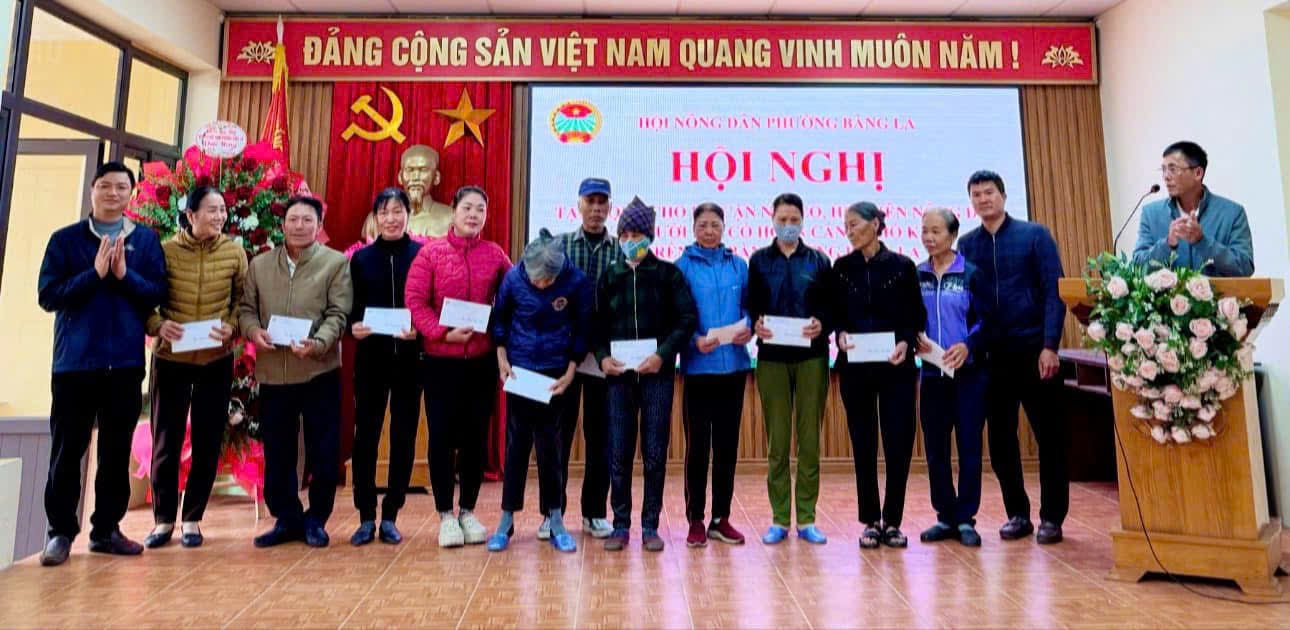 Hội Nông dân quận Đồ Sơn trao quà cho Hội viên hoàn cảnh khó khăn có con nhập ngũ- Ảnh 2.