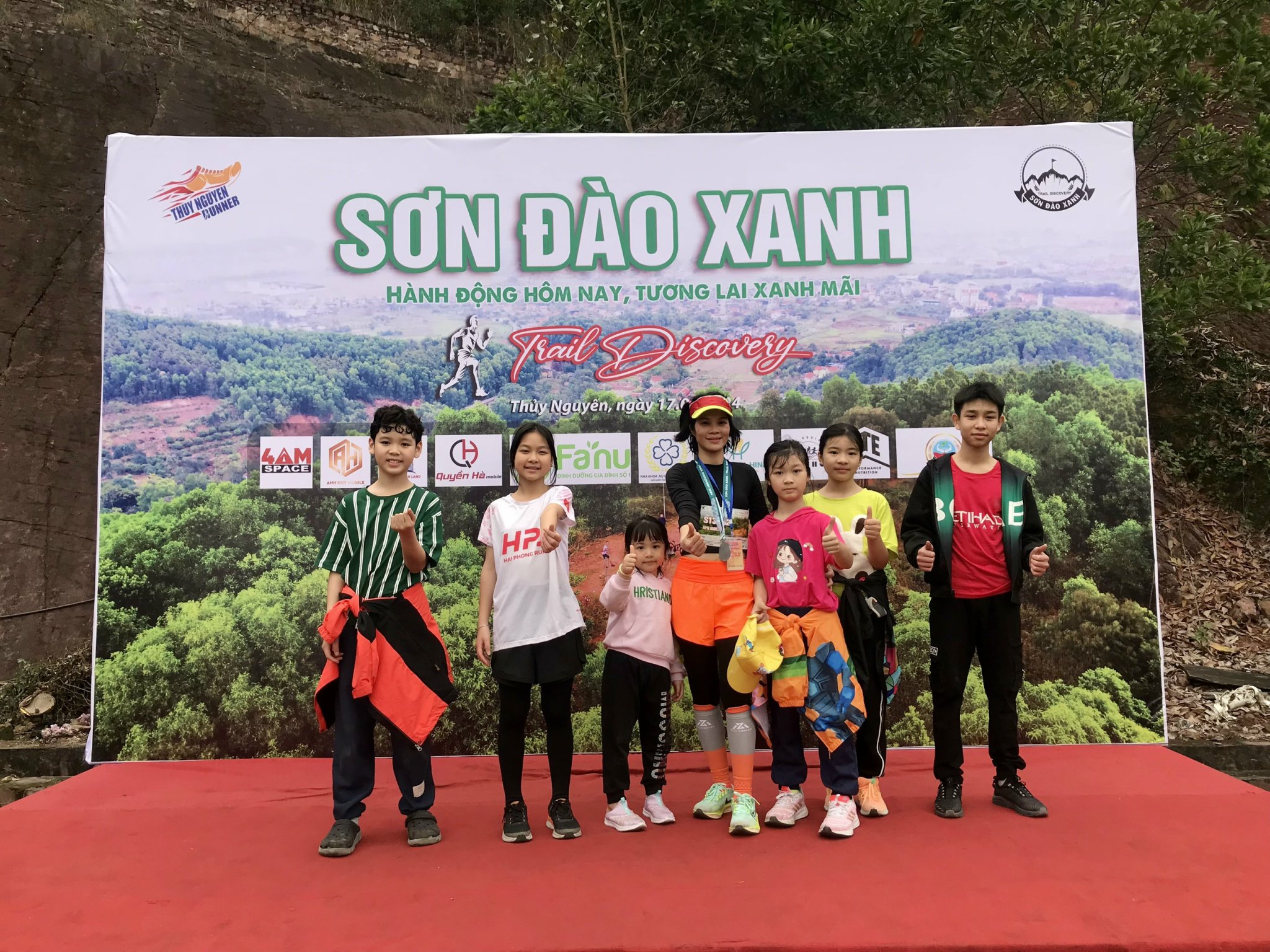 Hội Nông dân phường Thuỷ Đường tham gia trồng cây góp phần phủ xanh núi Sơn Đào - Ảnh 7.