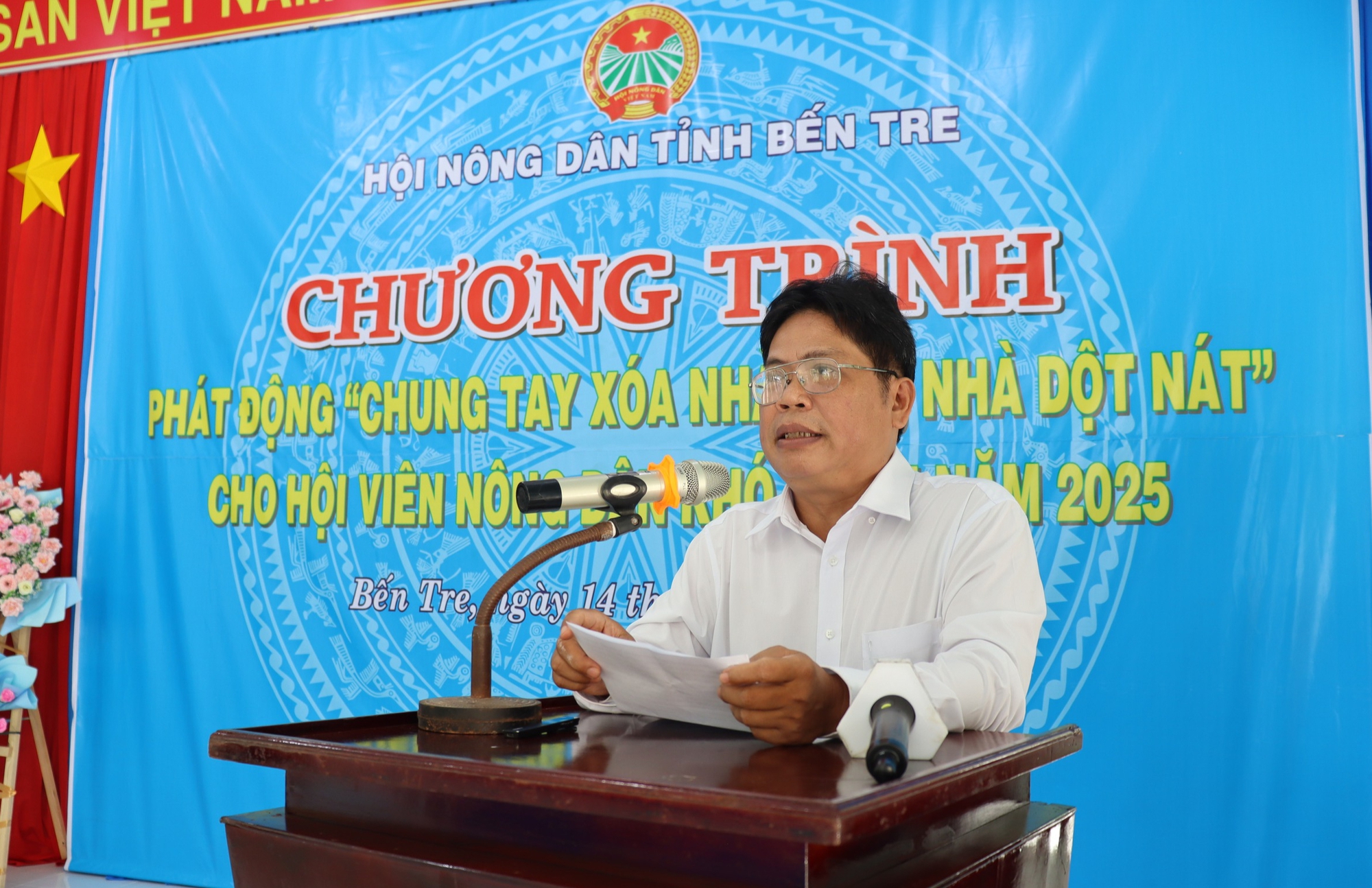Hội Nông dân tỉnh Bến Tre tổ chức phát động chương trình "xóa nhà tạm, nhà dột nát" cho hội viên nông dân khó khăn - Ảnh 1.