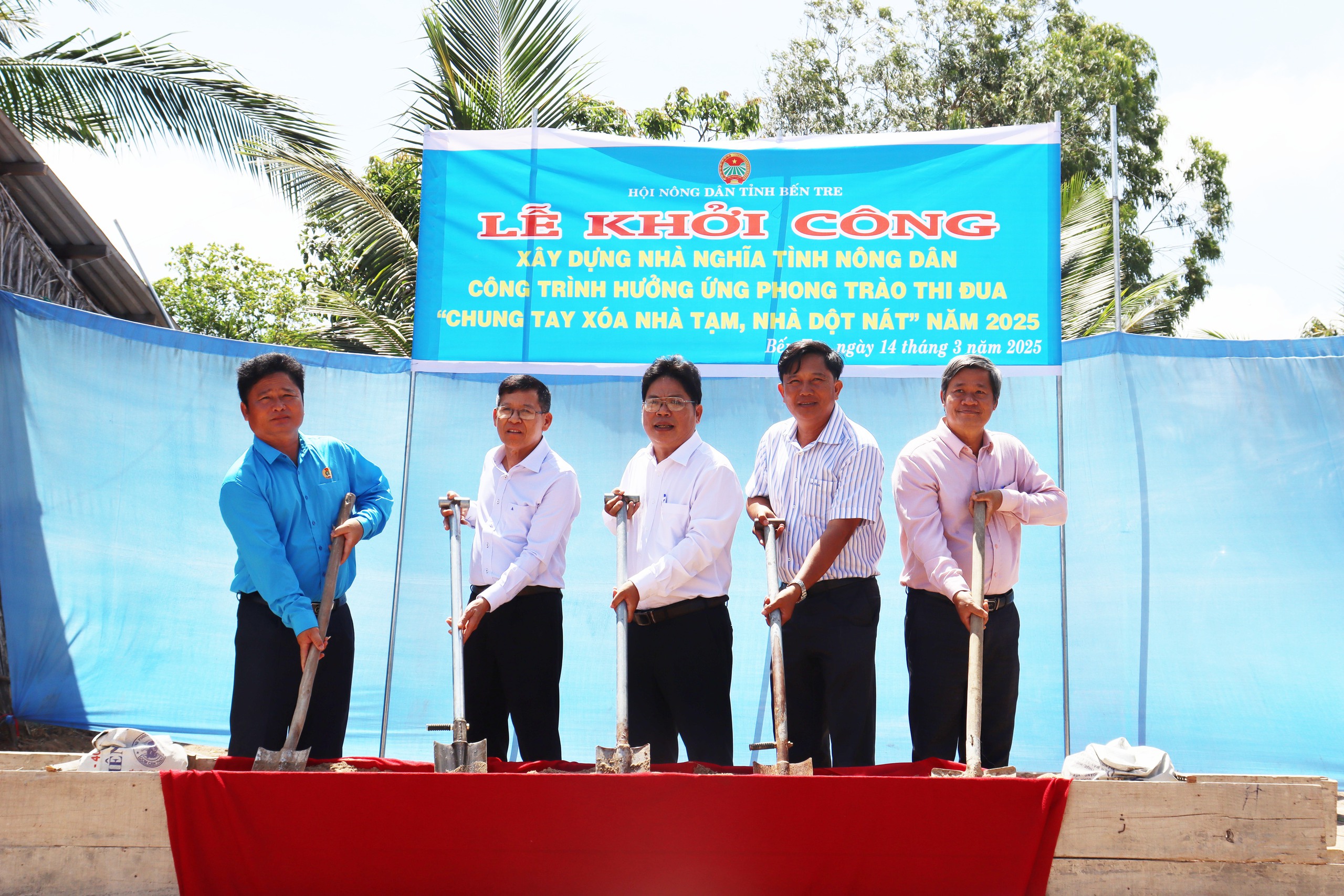 Hội Nông dân tỉnh Bến Tre tổ chức phát động chương trình "xóa nhà tạm, nhà dột nát" cho hội viên nông dân khó khăn - Ảnh 3.