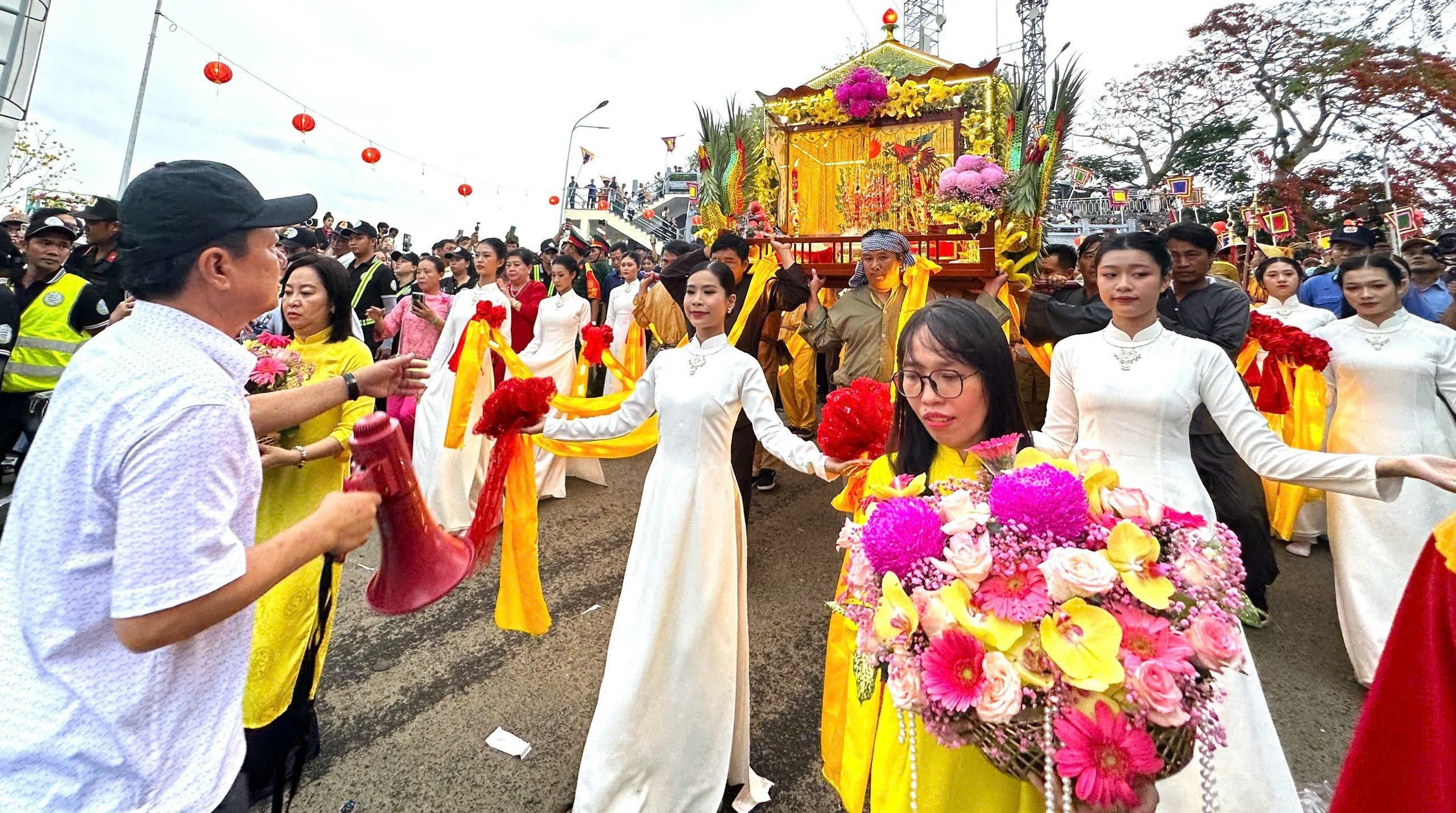 Lễ đón bằng UNESCO và khai Hội Vía Bà Chúa Xứ núi Sam sẽ diễn ra vào ngày 19/3- Ảnh 2.