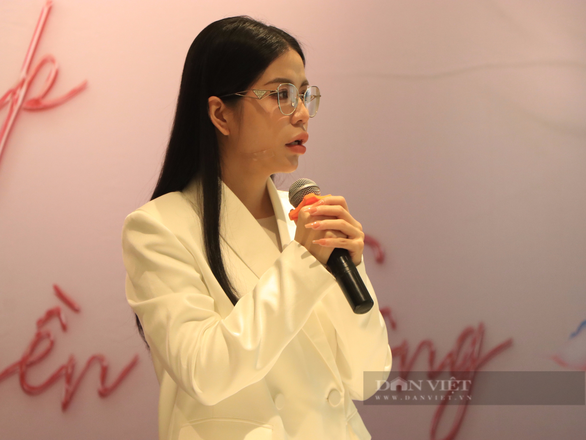 Quang Linh Vlogs tuyên bố nghỉ livestreams bán hàng, Hằng Du Mục bật khóc sau vụ "1 viên kẹo bằng cả đĩa rau" - Ảnh 3.