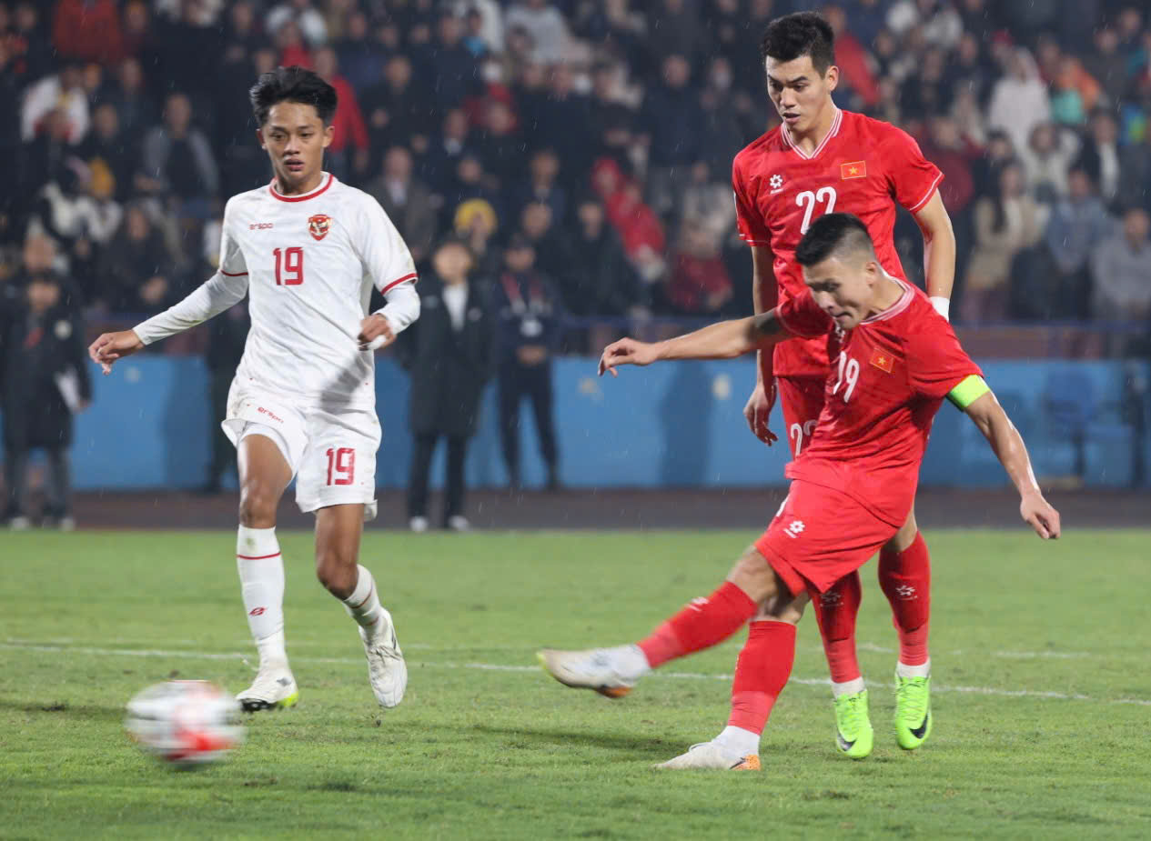Tin sáng (16/3): HLV Popov khuyến khích Quang Hải trở lại châu Âu chơi bóng - Ảnh 1.