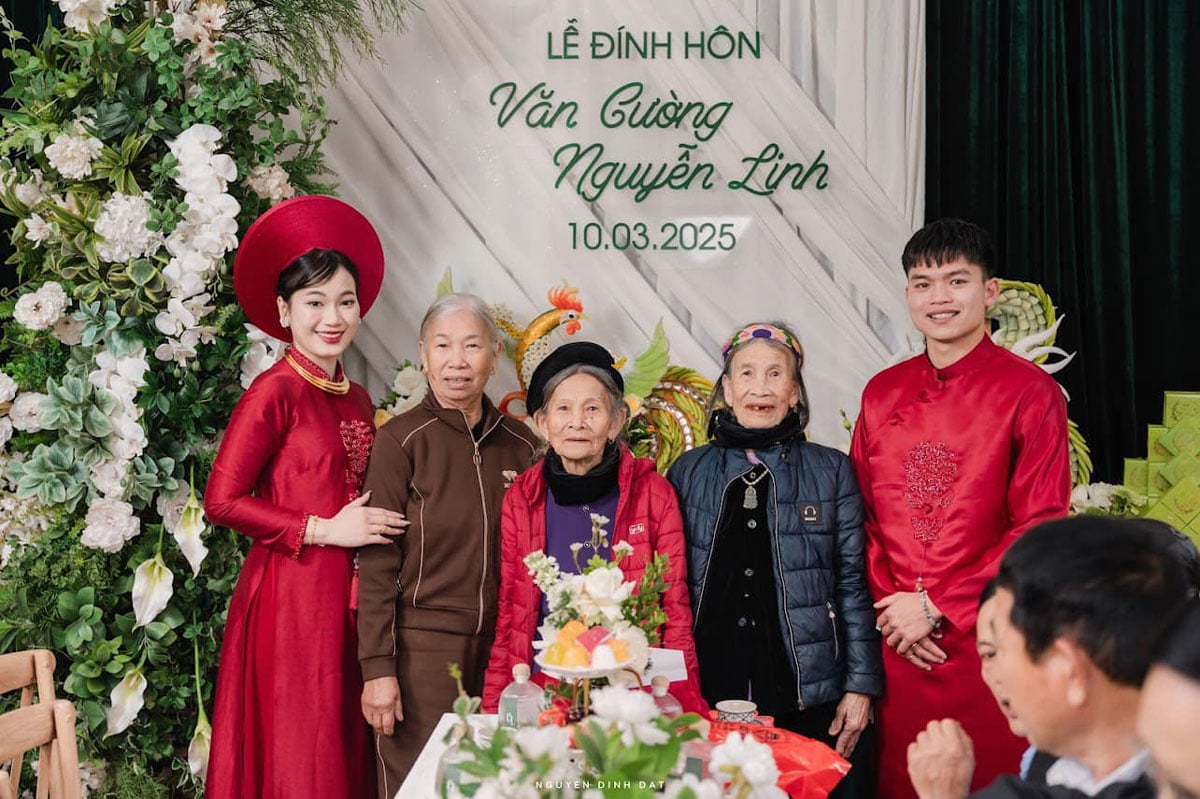 Cầu thủ có chiều cao khiêm tốn nhất U22 Việt Nam: Từng bị cấm thi đấu 2 năm, vừa làm lễ đính hôn - Ảnh 11.