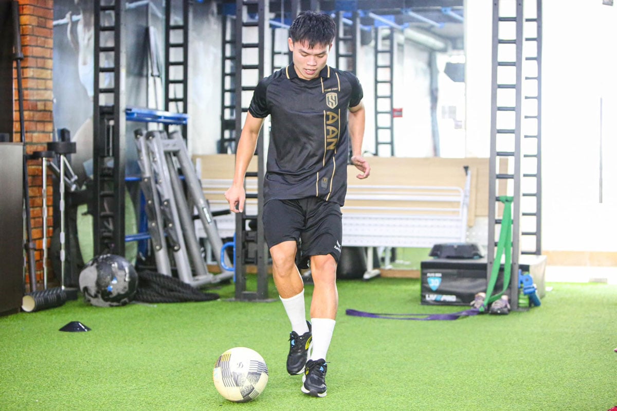 Cầu thủ có chiều cao khiêm tốn nhất U22 Việt Nam: Từng bị cấm thi đấu 2 năm, vừa làm lễ đính hôn - Ảnh 7.