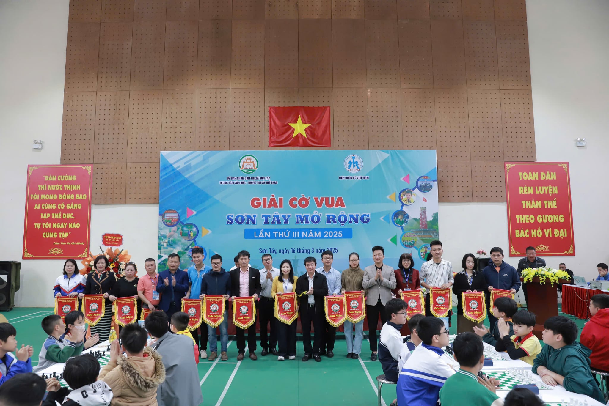 Giải cờ vua Sơn Tây mở rộng lập kỷ lục số lượng kỳ thủ - Ảnh 1.
