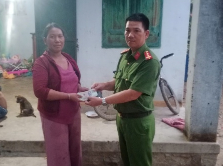 Một nông dân đánh rơi 17 triệu đồng bất ngờ nhận được niềm vui từ Công an  - Ảnh 1.