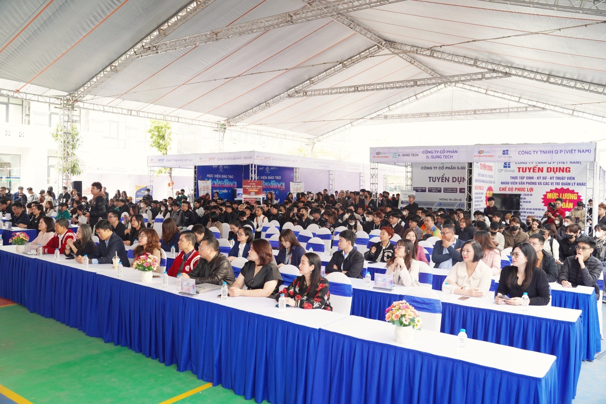FPT Polytechnic tổ chức JobFair, khẳng định giá trị "Thực học - Thực nghiệp" - Ảnh 1.