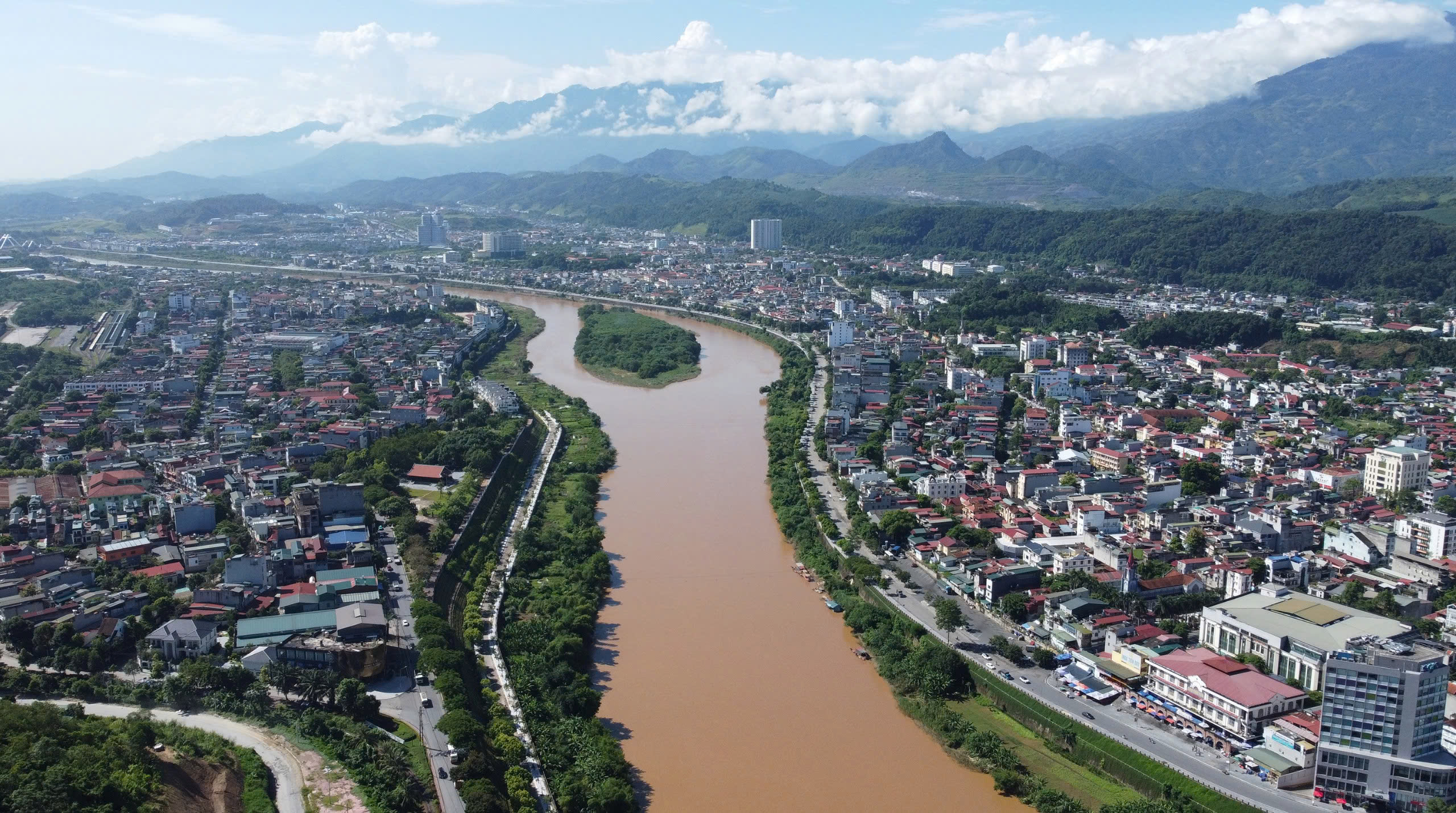 Hơn 30 năm tái lập, Lào Cai từ một trong những tỉnh nghèo nhất nước tách ra từ tỉnh Hoàng Liên Sơn có gì?- Ảnh 1.